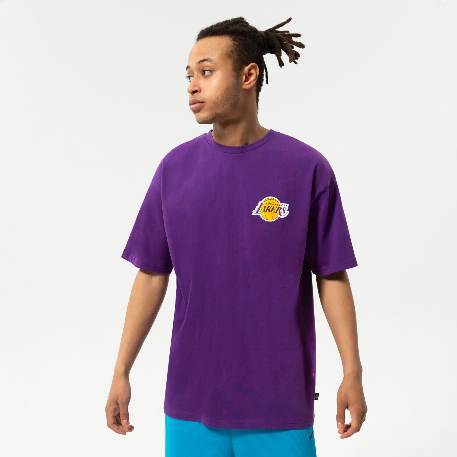 Koszulka, t-shirt sportowy męski NEW ERA T-SHIRT WASHED PACK GRAPHIC OS LAKERS LOS ANGELES LA 13083860 FIOLETOWY