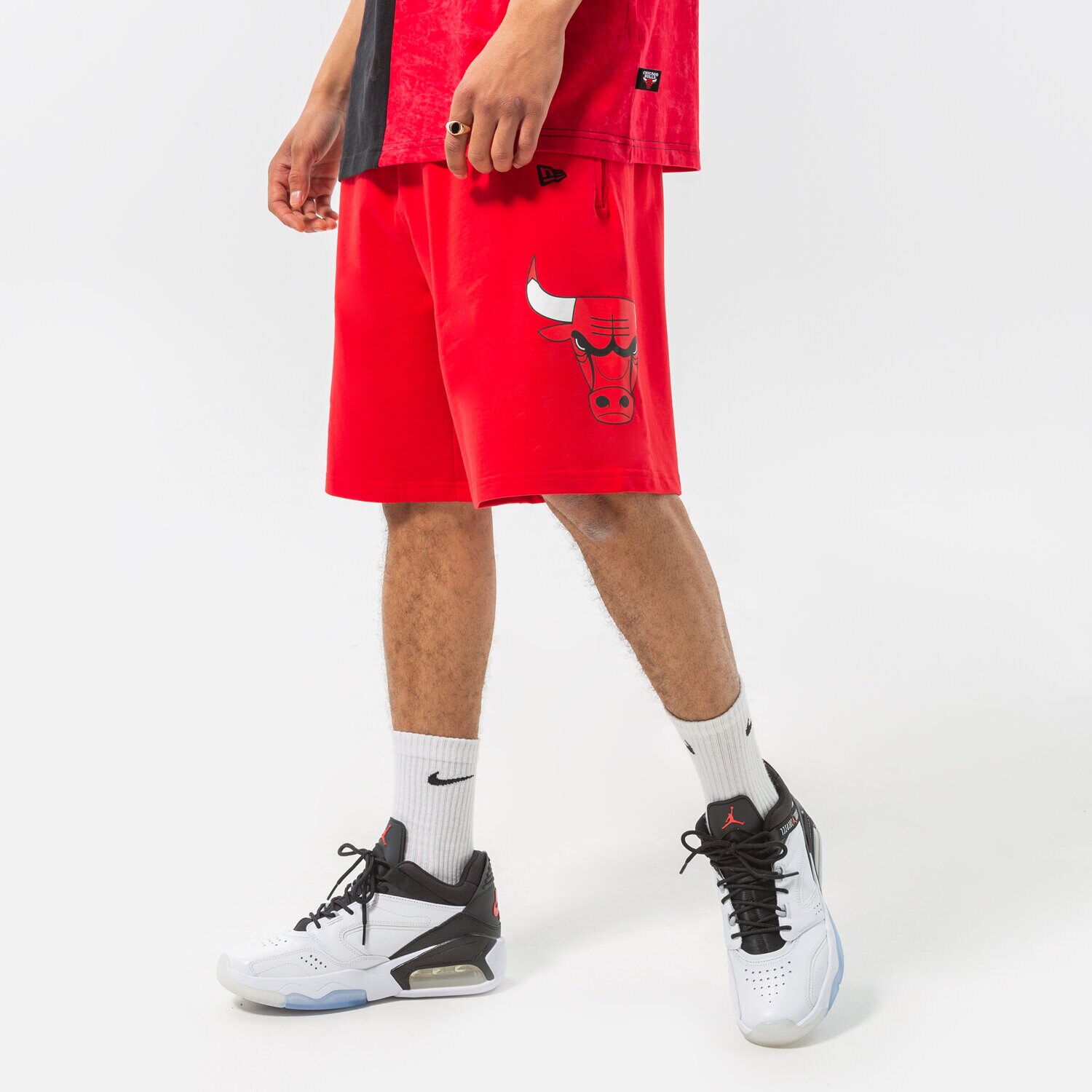Krótkie spodenki, szorty męskie NEW ERA SZORTY WASHED LOGO BULLS CHICAGO BULLS FDR 13083852 CZERWONY