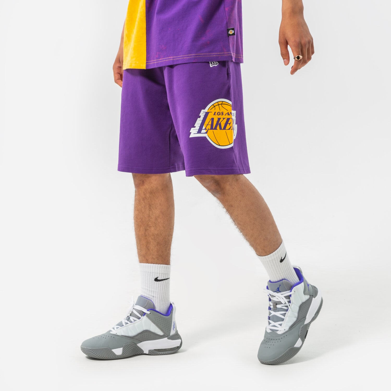 Krótkie spodenki, szorty męskie NEW ERA SZORTY WASHED LOGO LAKERS LOS ANGELES LAKERS TRP 13083850 FIOLETOWY