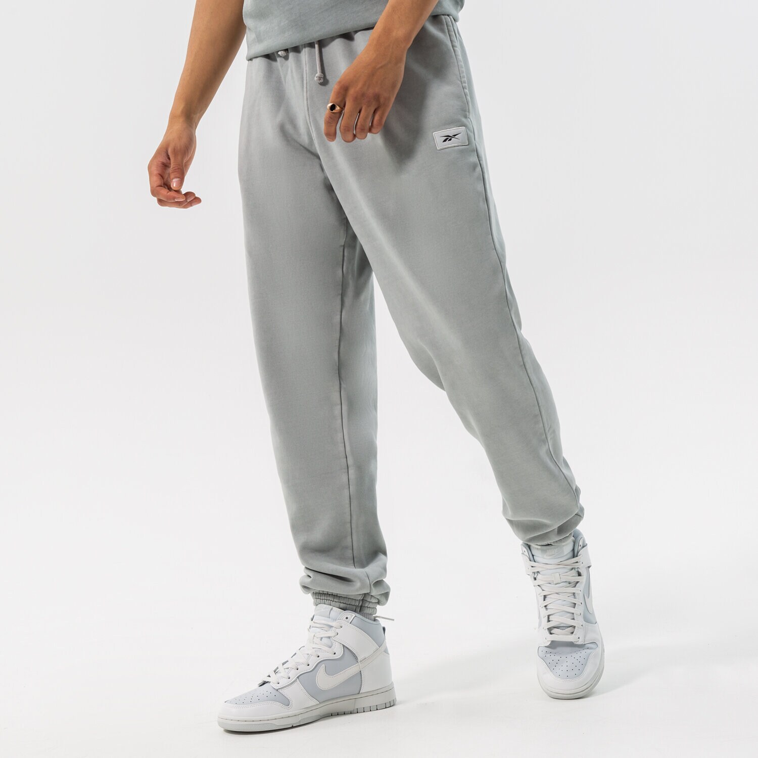 Spodnie sportowe męskie REEBOK SPODNIE CLASSIC NATURAL DYE PANT HI4616 SZARY