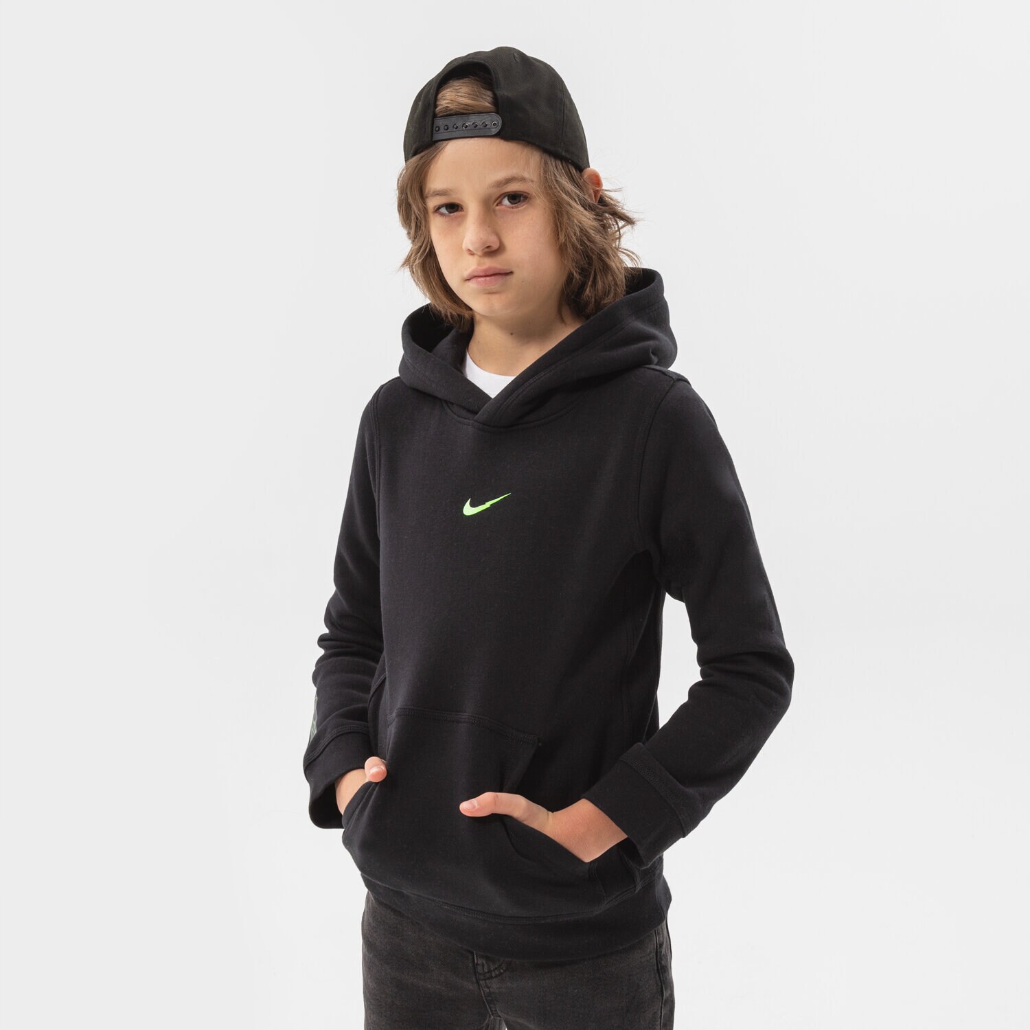 Sportowa bluza dziecięca NIKE BLUZA Z KAPTUREM B NSW ZIGZAG FLC BOY DO2669-010 CZARNY