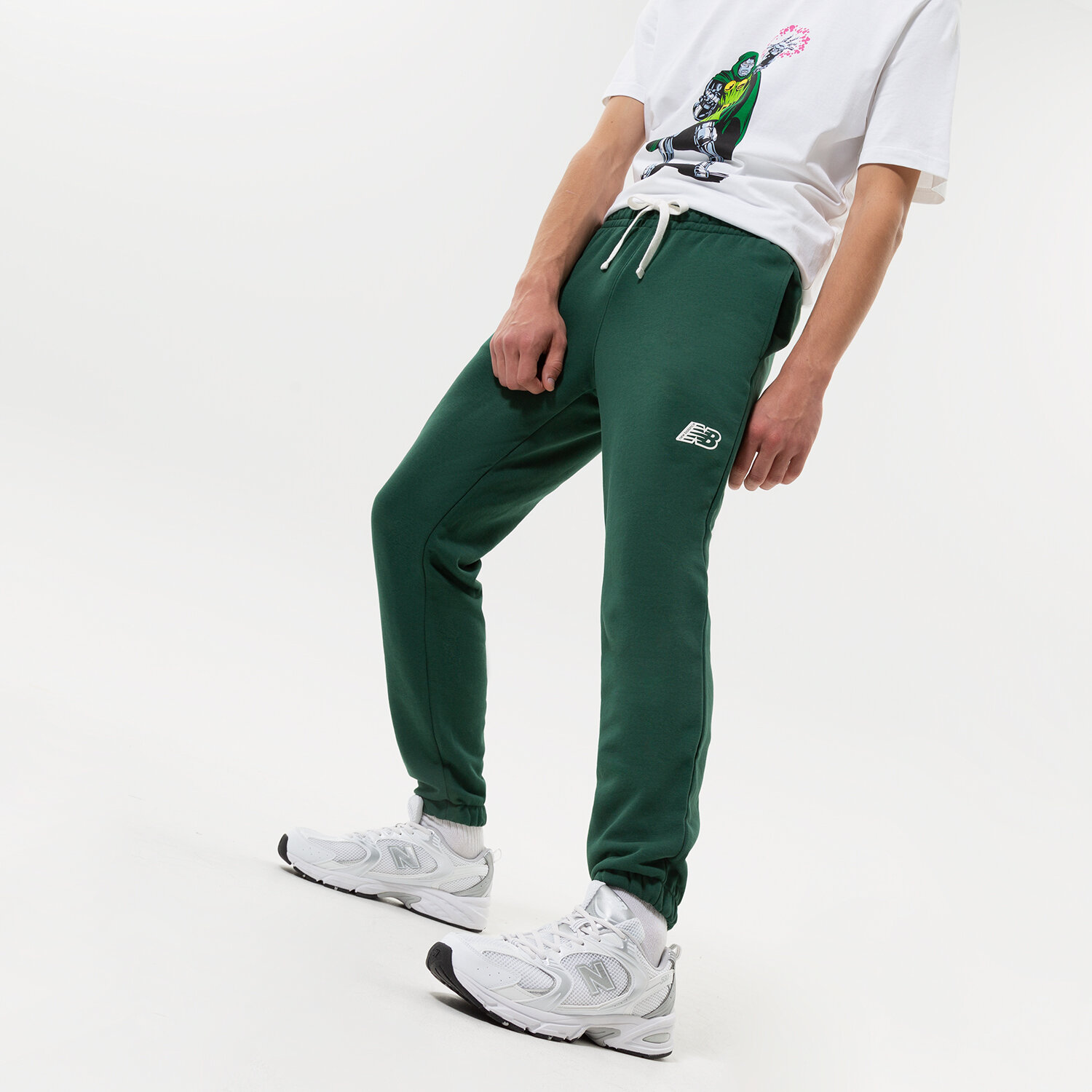 Spodnie sportowe męskie NEW BALANCE SPODNIE NB ESSENTIALS FLEECE JOGGER MP23504NWG ZIELONY