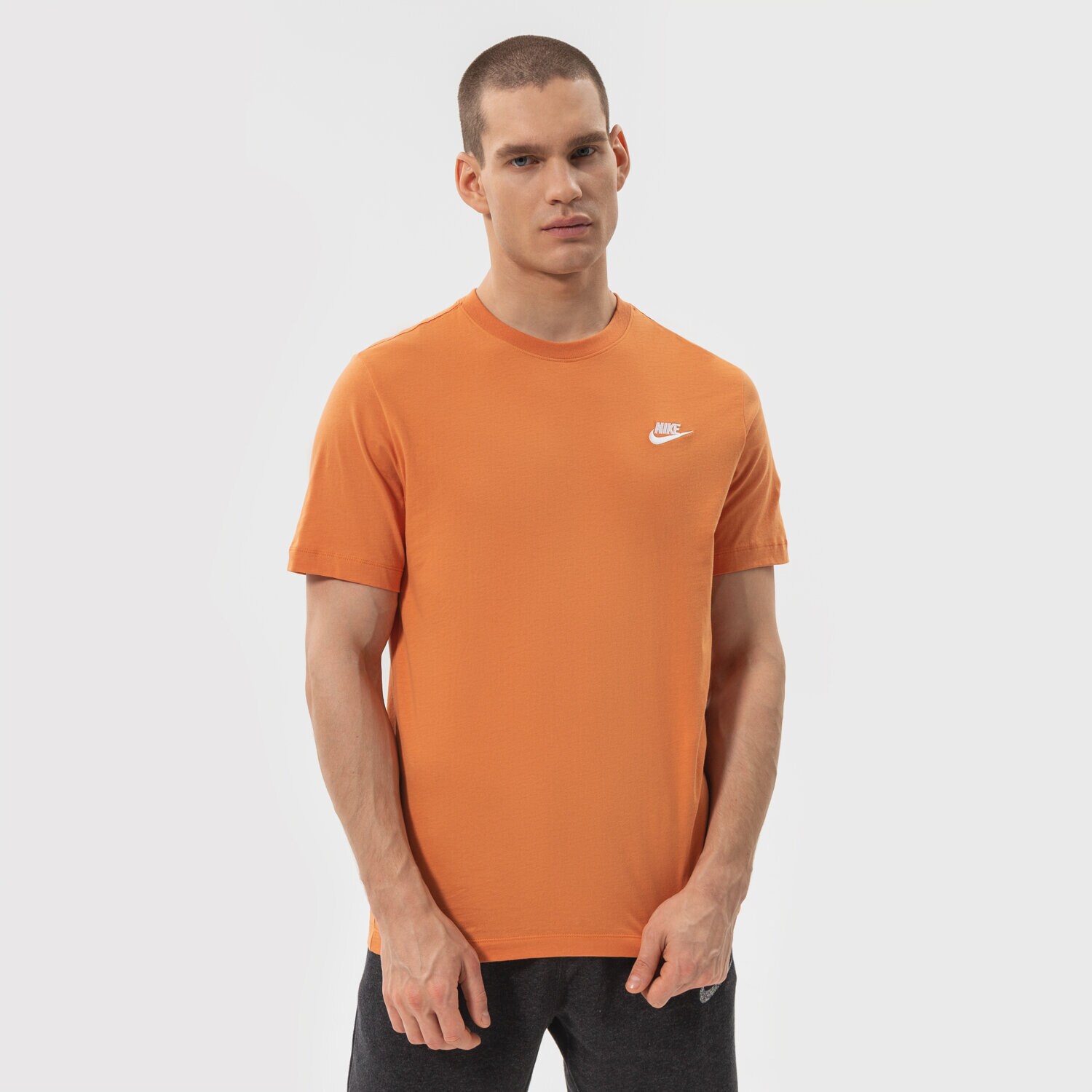 Koszulka, t-shirt sportowy męski NIKE T-SHIRT NIKE SPORTSWEAR CLUB AR4997-808 POMARAŃCZOWY
