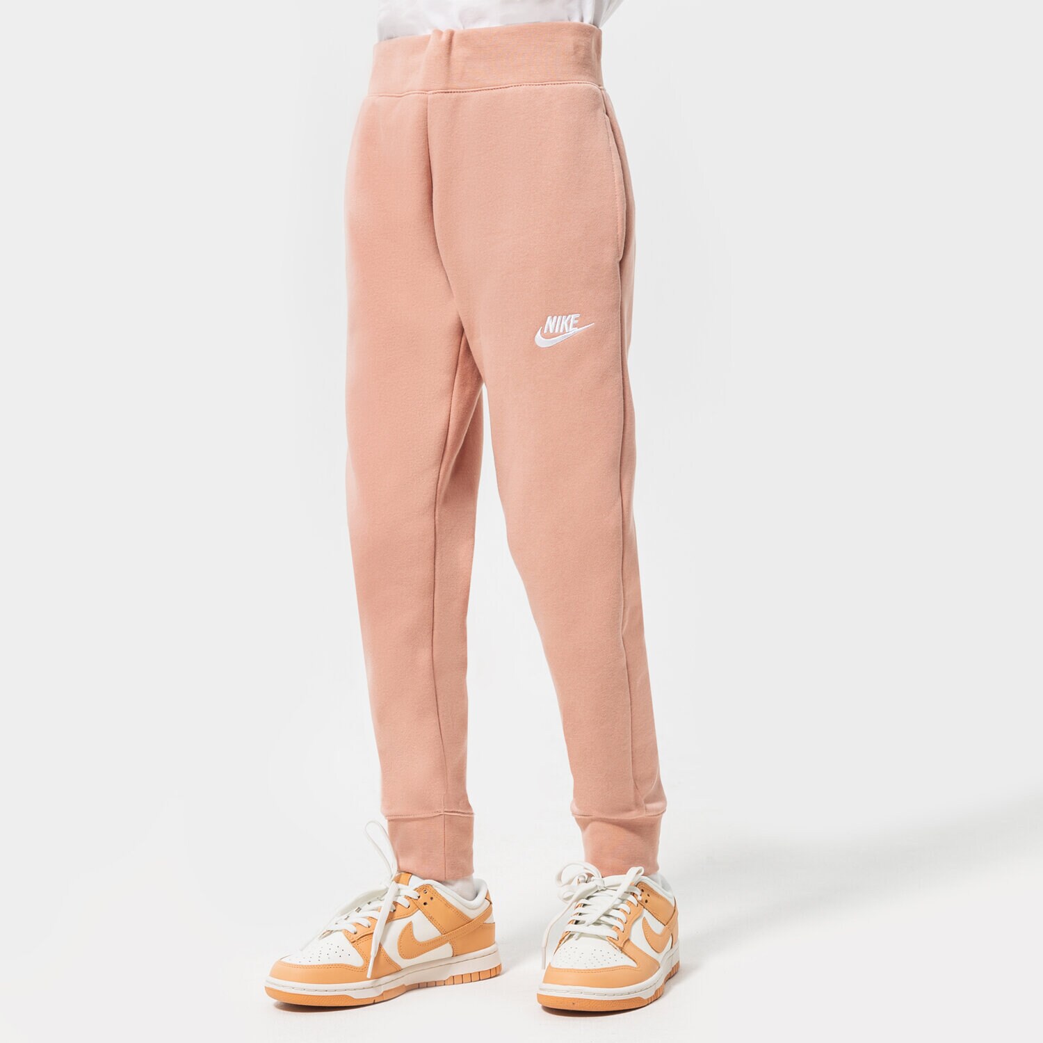 Sportowe spodnie dziecięce NIKE SPODNIE NIKE SPORTSWEAR CLUB FLEECE GIRL DC7207-609 RÓŻOWY