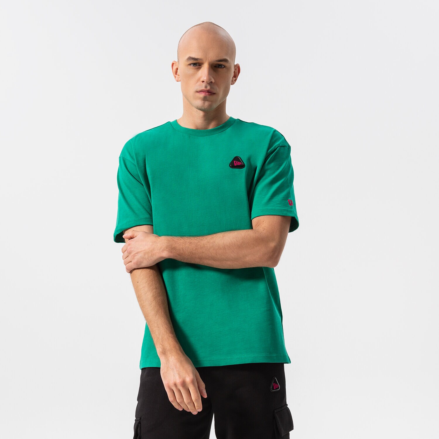 Koszulka, t-shirt sportowy męski NEW ERA T-SHIRT NEW ERA RUBBER PATCH OS 12893044 ZIELONY