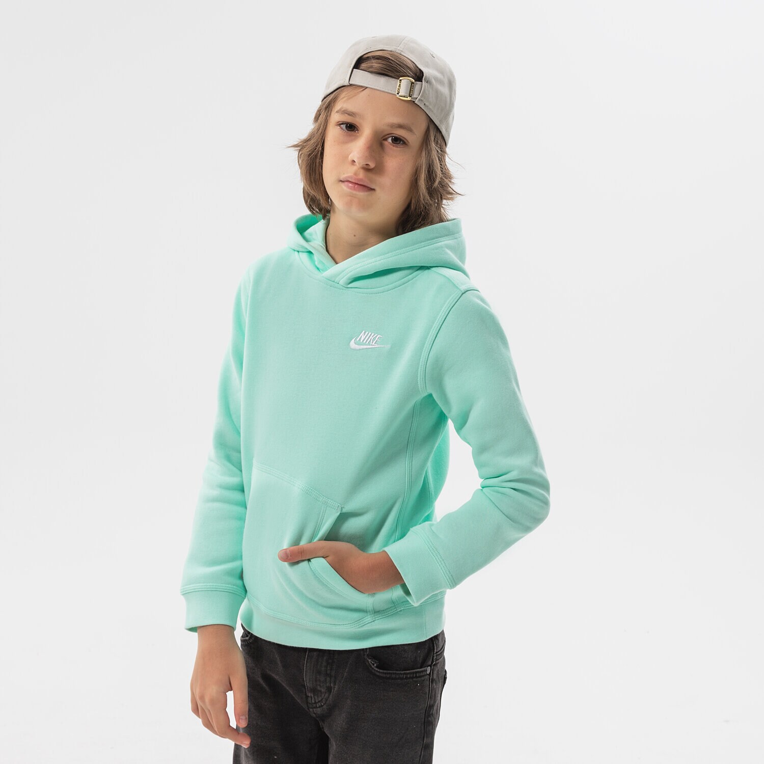 Sportowa bluza dziecięca NIKE BLUZA Z KAPTUREM NIKE SPORTSWEAR CLUB BOY BV3757-379 ZIELONY