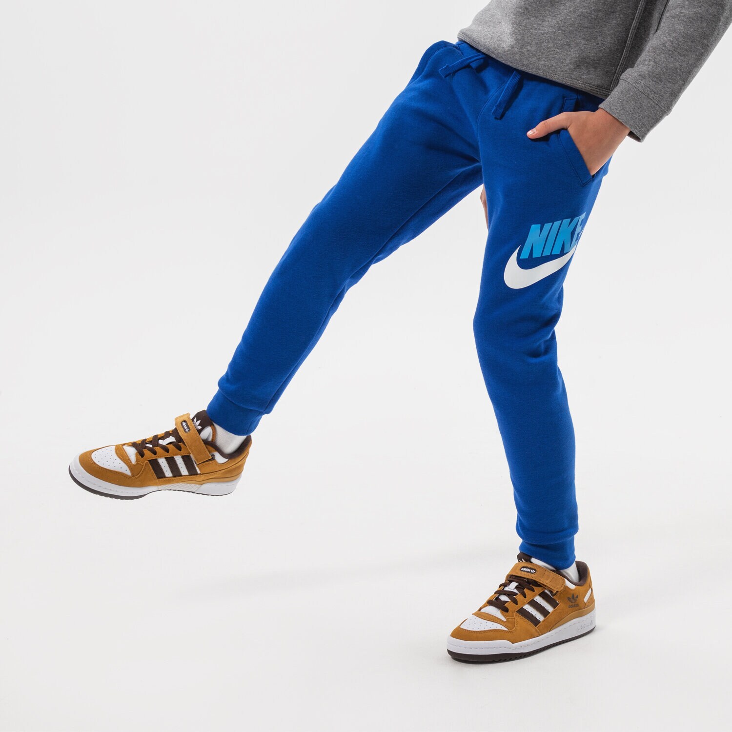 Sportowe spodnie dziecięce NIKE SPODNIE NIKE SPORTSWEAR CLUB FLEECE BOY CJ7863-481 NIEBIESKI