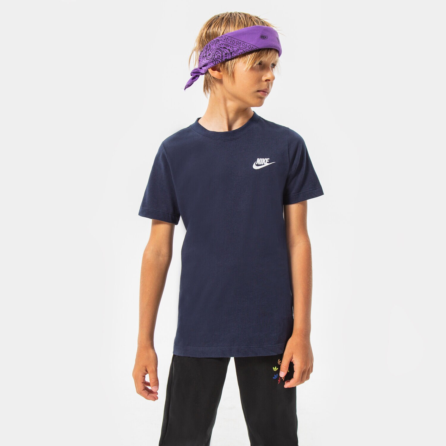 Koszulka, t-shirt dla dzieci NIKE SMALL LOGO T SHIRT JUNIOR BOY AR5254-451 GRANATOWY