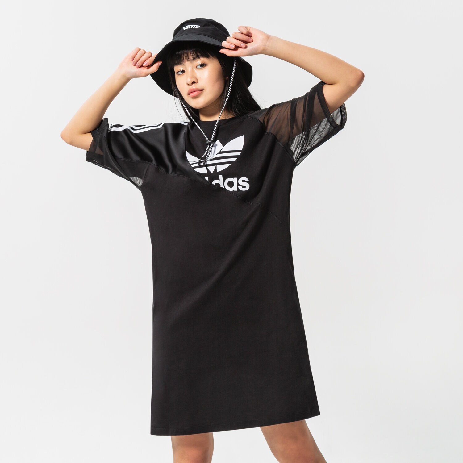 Modna sukienka sportowa ADIDAS SUKIENKA TEE DRESS HC0637 CZARNY