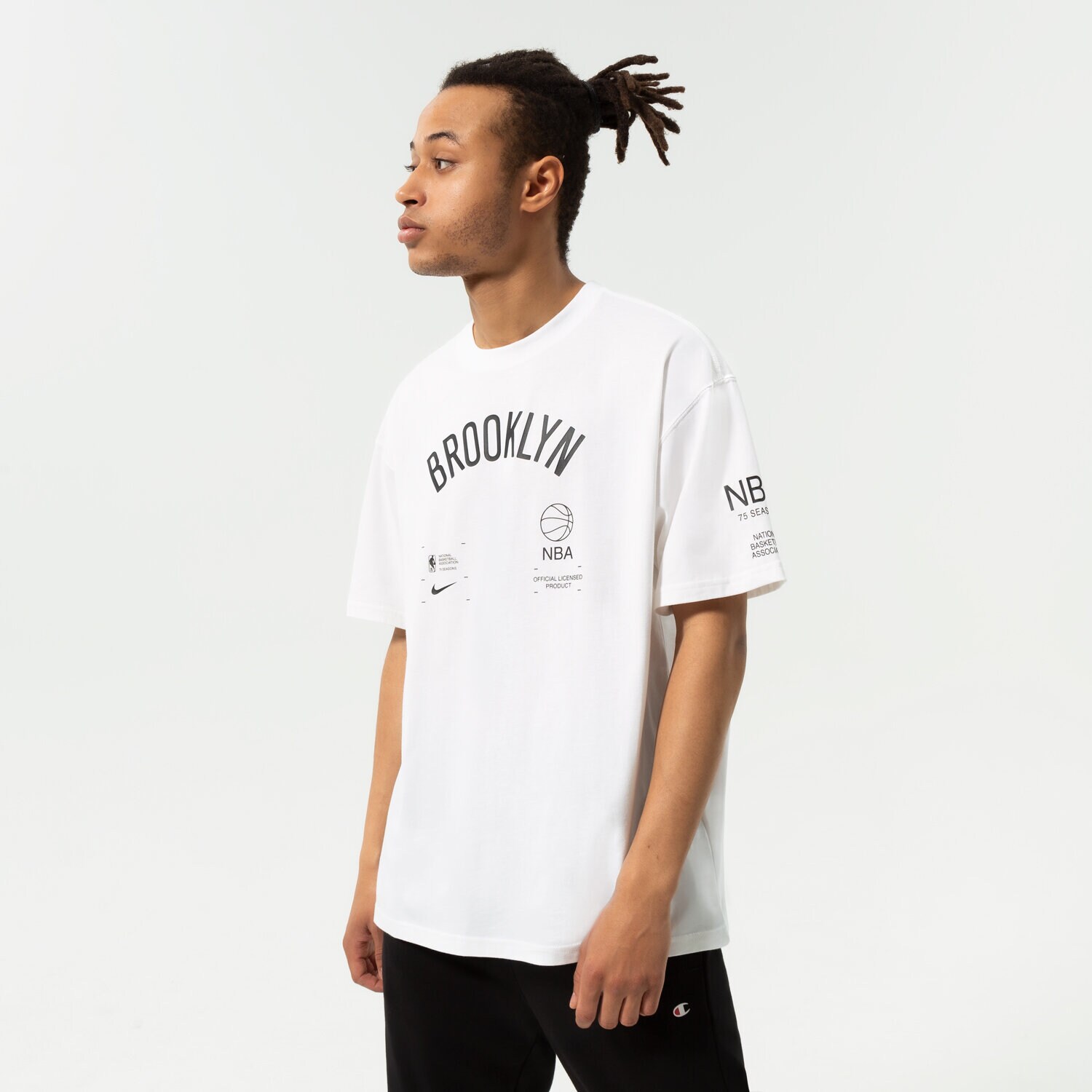 Koszulka, t-shirt sportowy męski NIKE T-SHIRT BKN M NK CTS FTPK INFNTY TEE NBA DH6740-100 BIAŁY