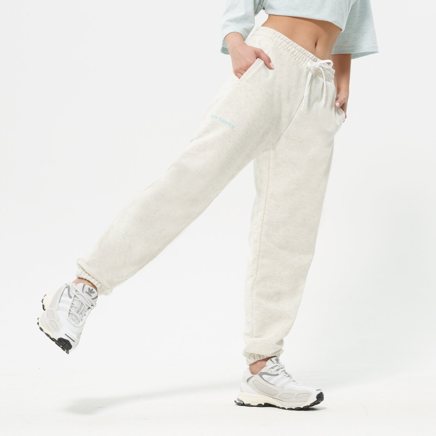 Spodnie sportowe damskie NEW BALANCE SPODNIE NB ESSENTIALS BALANCED SWEATPANT WP21554SAH SZARY