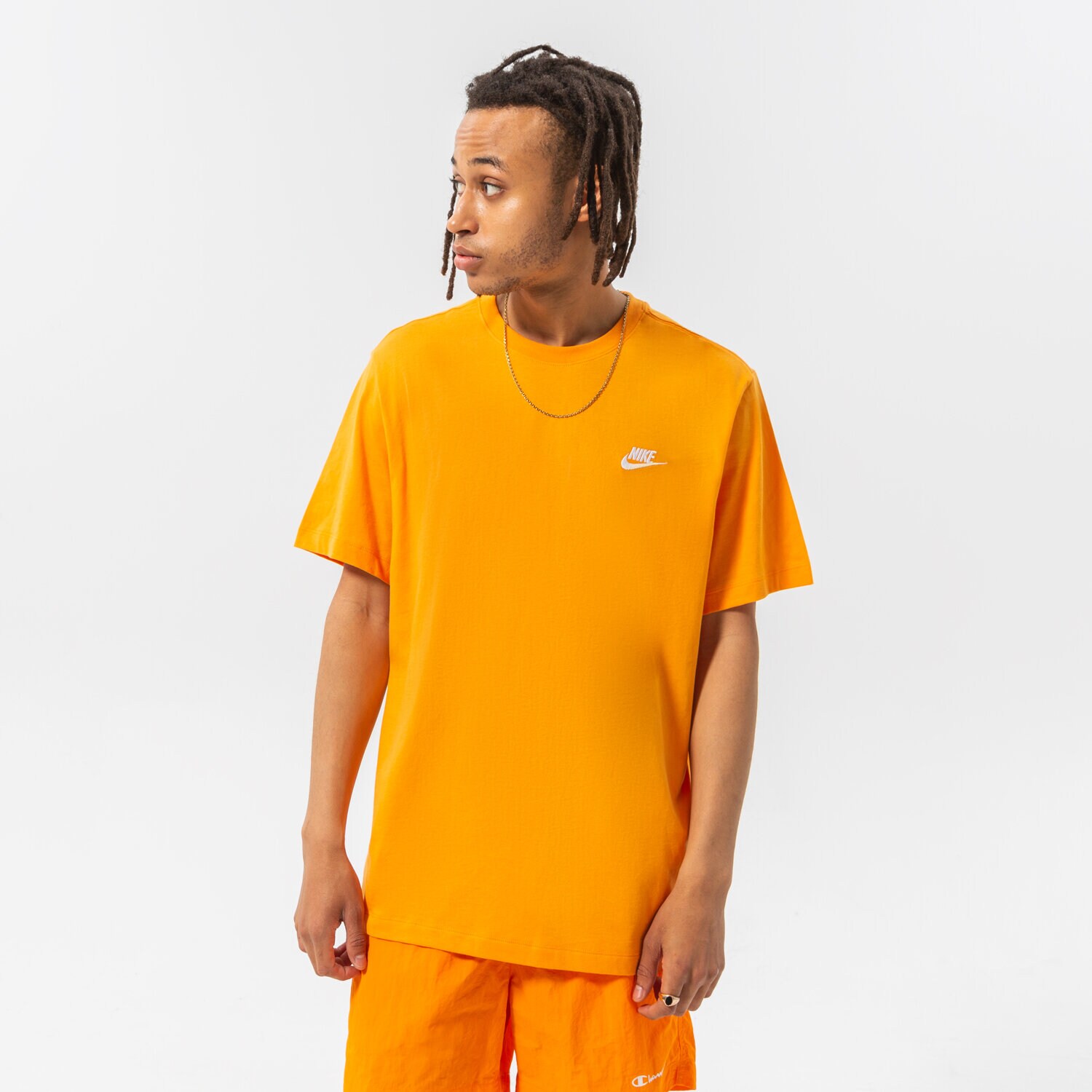 Koszulka, t-shirt sportowy męski NIKE T-SHIRT NIKE SPORTSWEAR CLUB AR4997-887 POMARAŃCZOWY