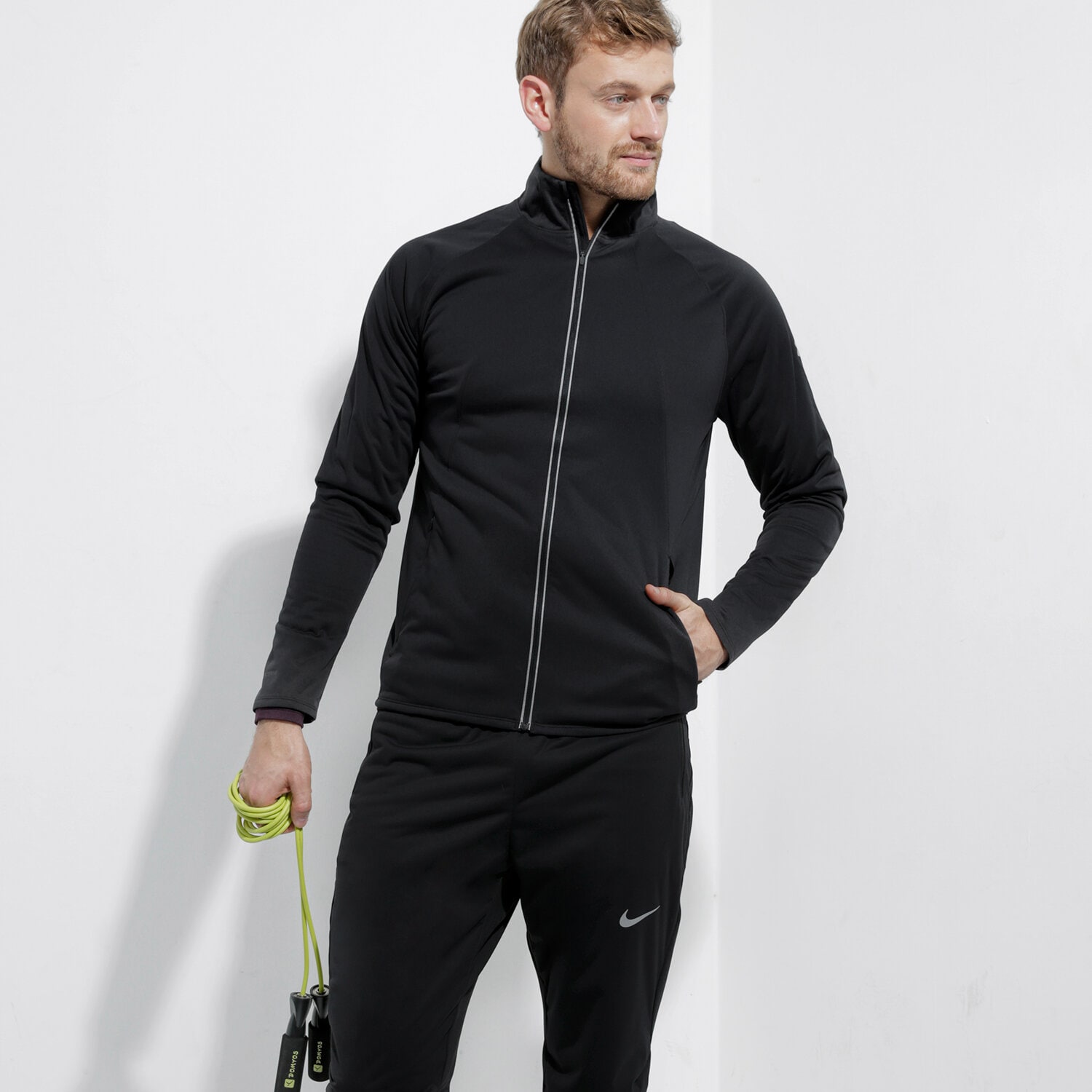 Kurtka wiosenna / jesienna męska UNDER ARMOUR KURTKA PICKUP THE PACE STORM JACKET 1304577-001 CZARNY