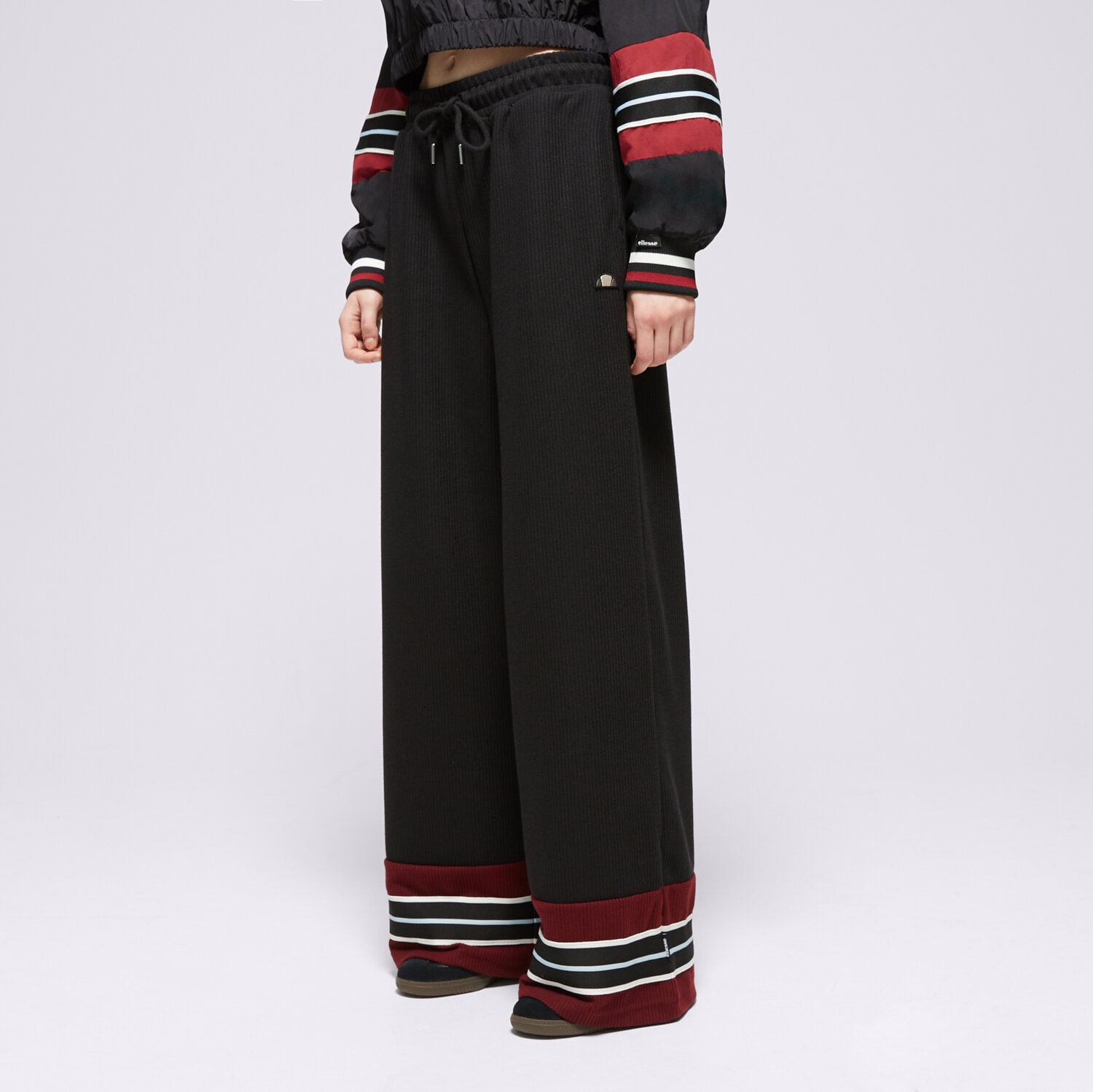 Spodnie sportowe damskie ELLESSE SPODNIE TRICIA TRACK PANT BLK SGV20153011 CZARNY