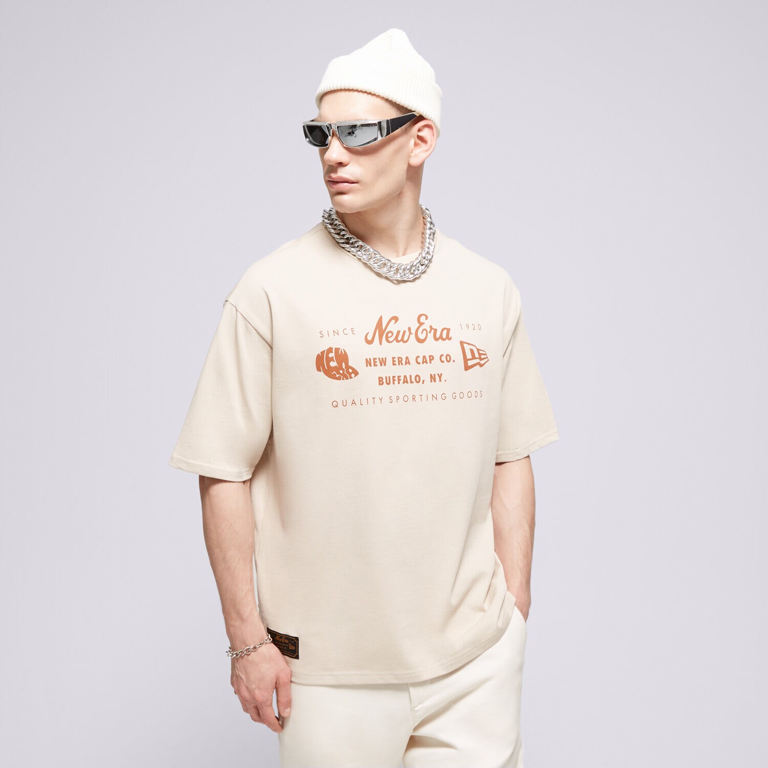 Koszulka, t-shirt sportowy męski NEW ERA T-SHIRT NE HERITAGE PATCH OS NONE 60435369 BEŻOWY