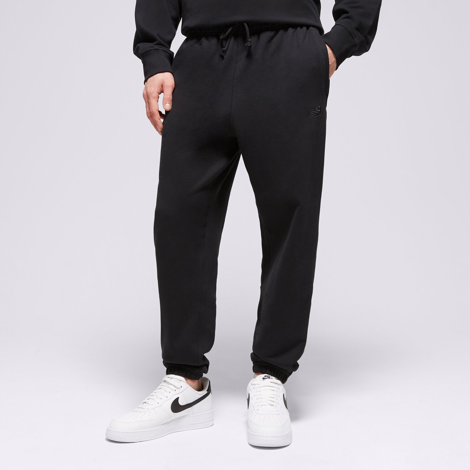 Spodnie sportowe męskie NEW BALANCE SPODNIE ATHLETICS FRENCH TERRY JOGGER MP41508BK CZARNY