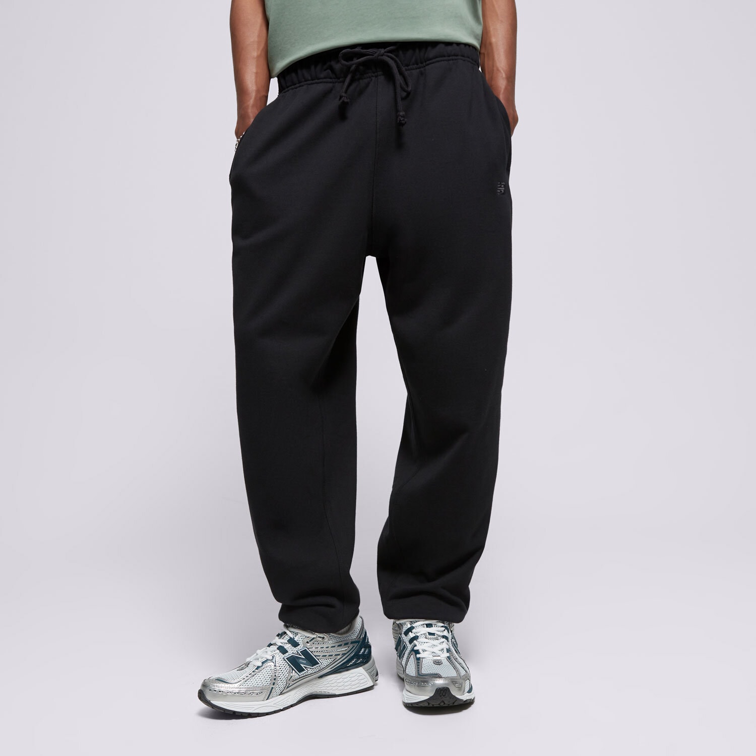 Spodnie sportowe męskie NEW BALANCE SPODNIE ATHLETICS FRENCH TERRY JOGGER MP41508BK CZARNY