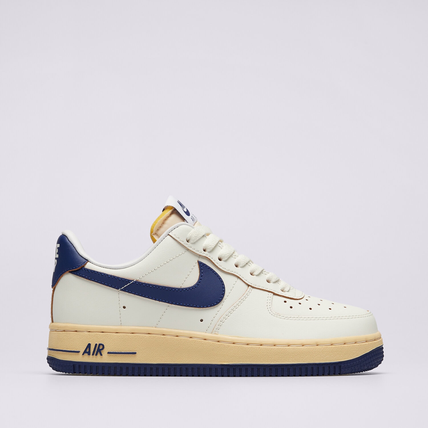 Buty sneakersy damskie NIKE WMNS AIR FORCE 1 '07 FQ8103-133 KREMOWY