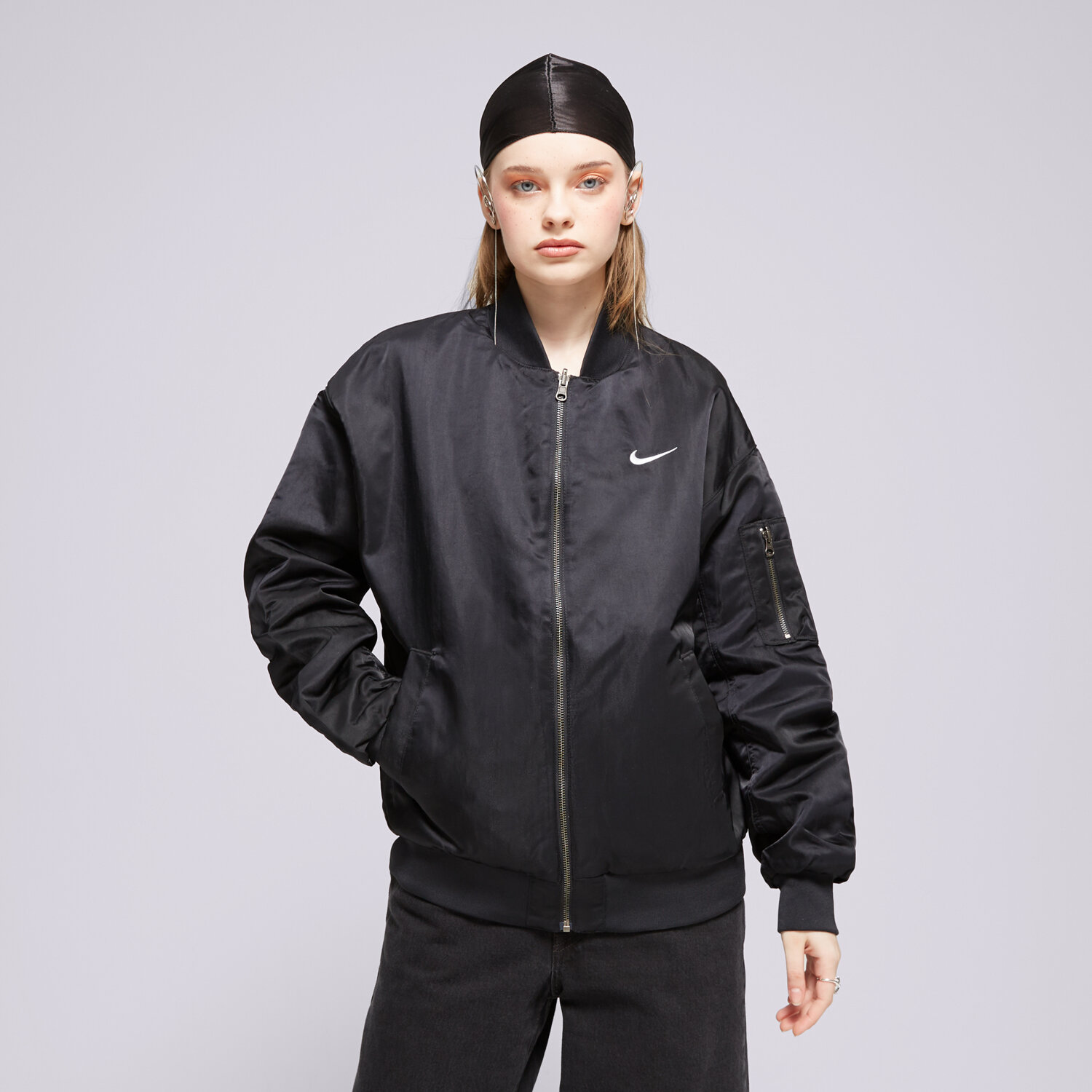 Kurtka wiosenna / jesienna damska NIKE KURTKA W NSW NIKE VRSTY BMBR JKT DV7876-010 CZARNY