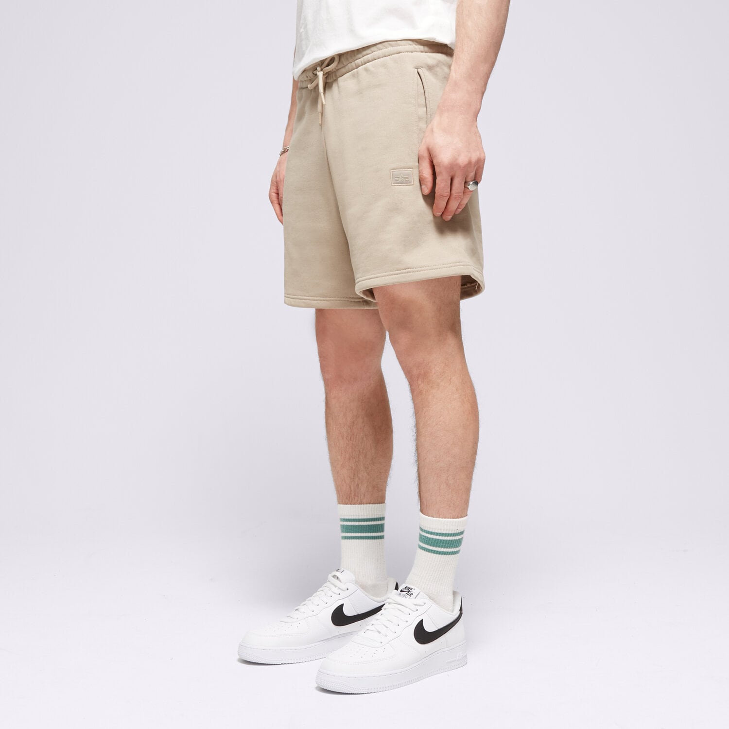 Krótkie spodenki, szorty męskie ALPHA INDUSTRIES SZORTY ALPHA ESSENTIALS RL SHORTS 146363679 BEŻOWY