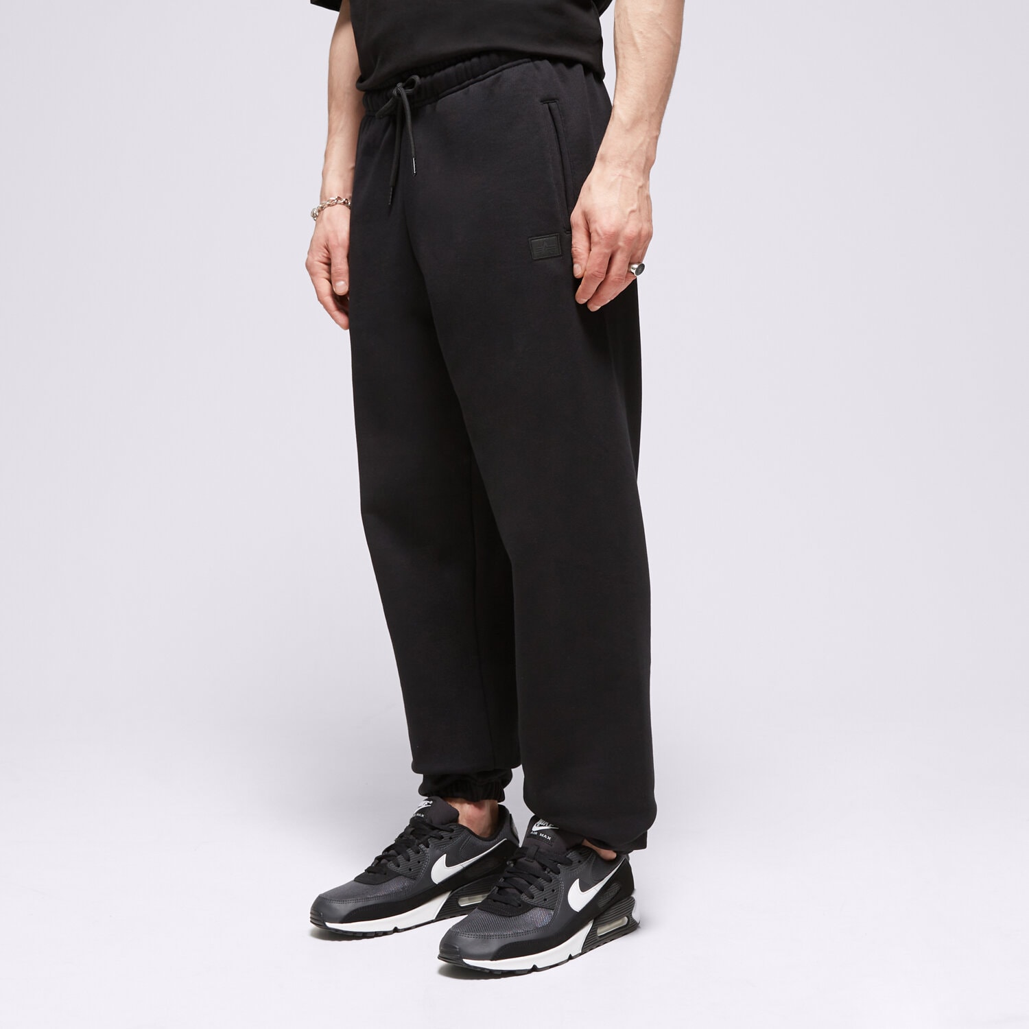 Spodnie sportowe męskie ALPHA INDUSTRIES SPODNIE ALPHA ESSENTIALS RL JOGGER 14636403 CZARNY