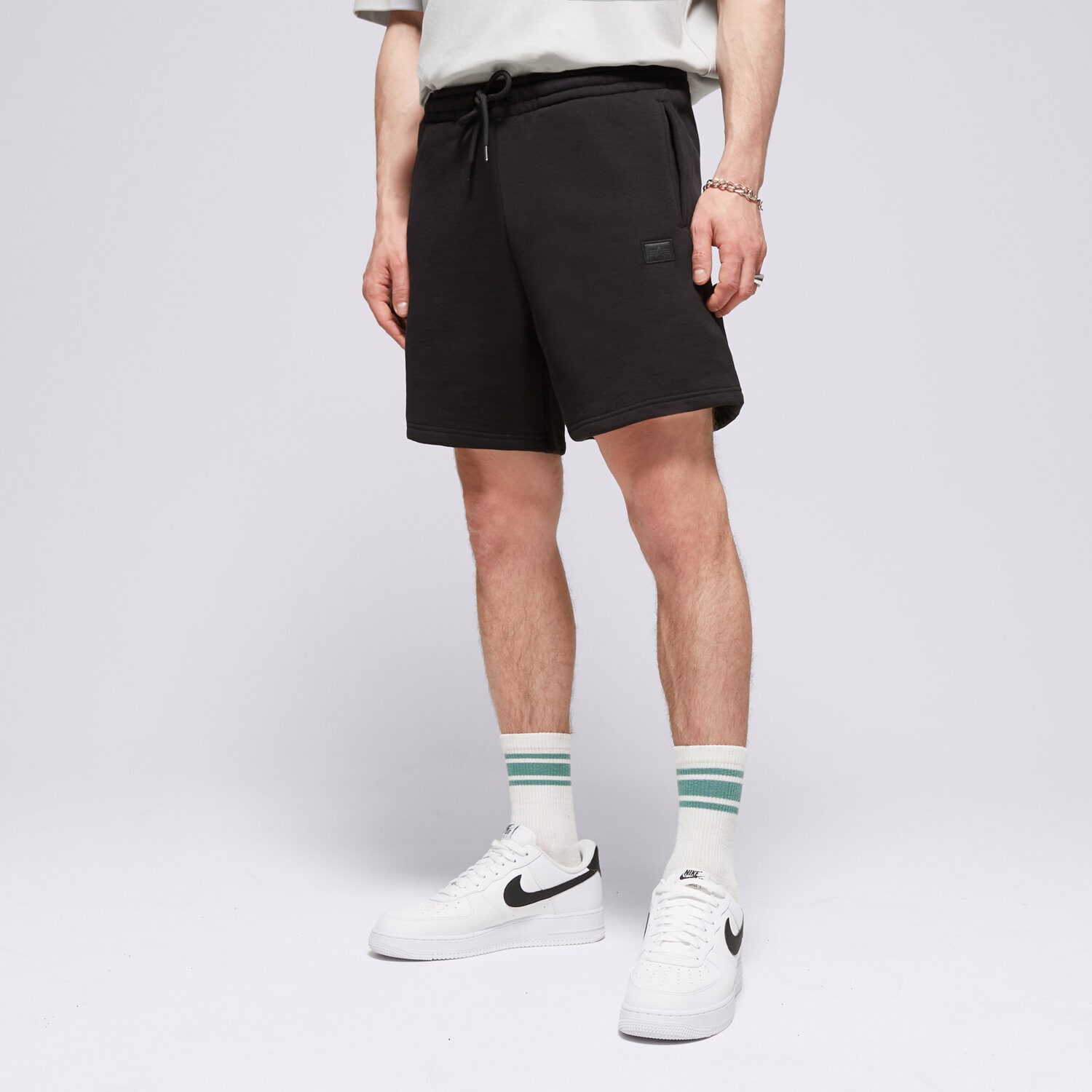 Krótkie spodenki, szorty męskie ALPHA INDUSTRIES SZORTY ALPHA ESSENTIALS RL SHORTS 14636303 CZARNY