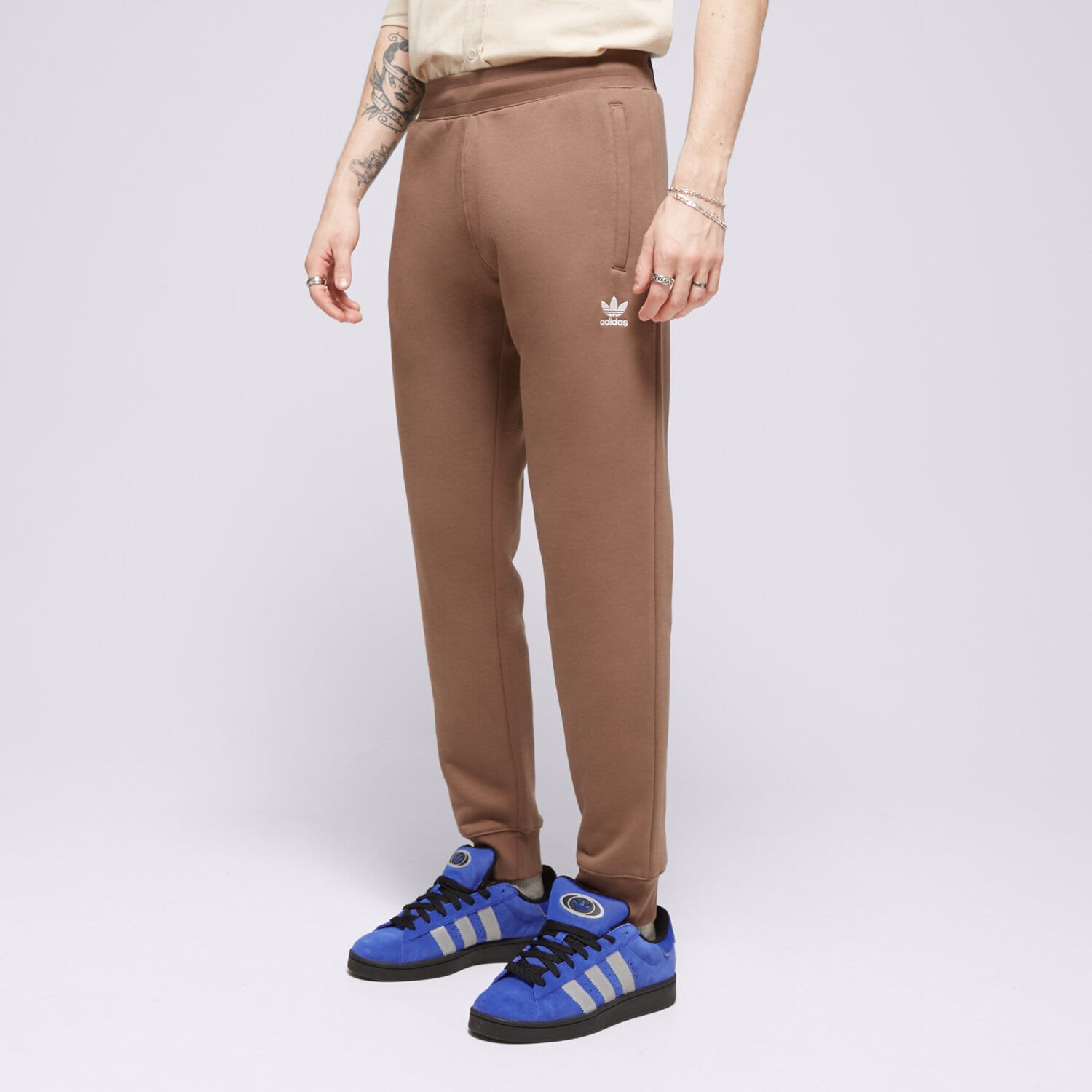 Spodnie sportowe męskie ADIDAS SPODNIE ESSENTIALS PANT IR7799 BRĄZOWY