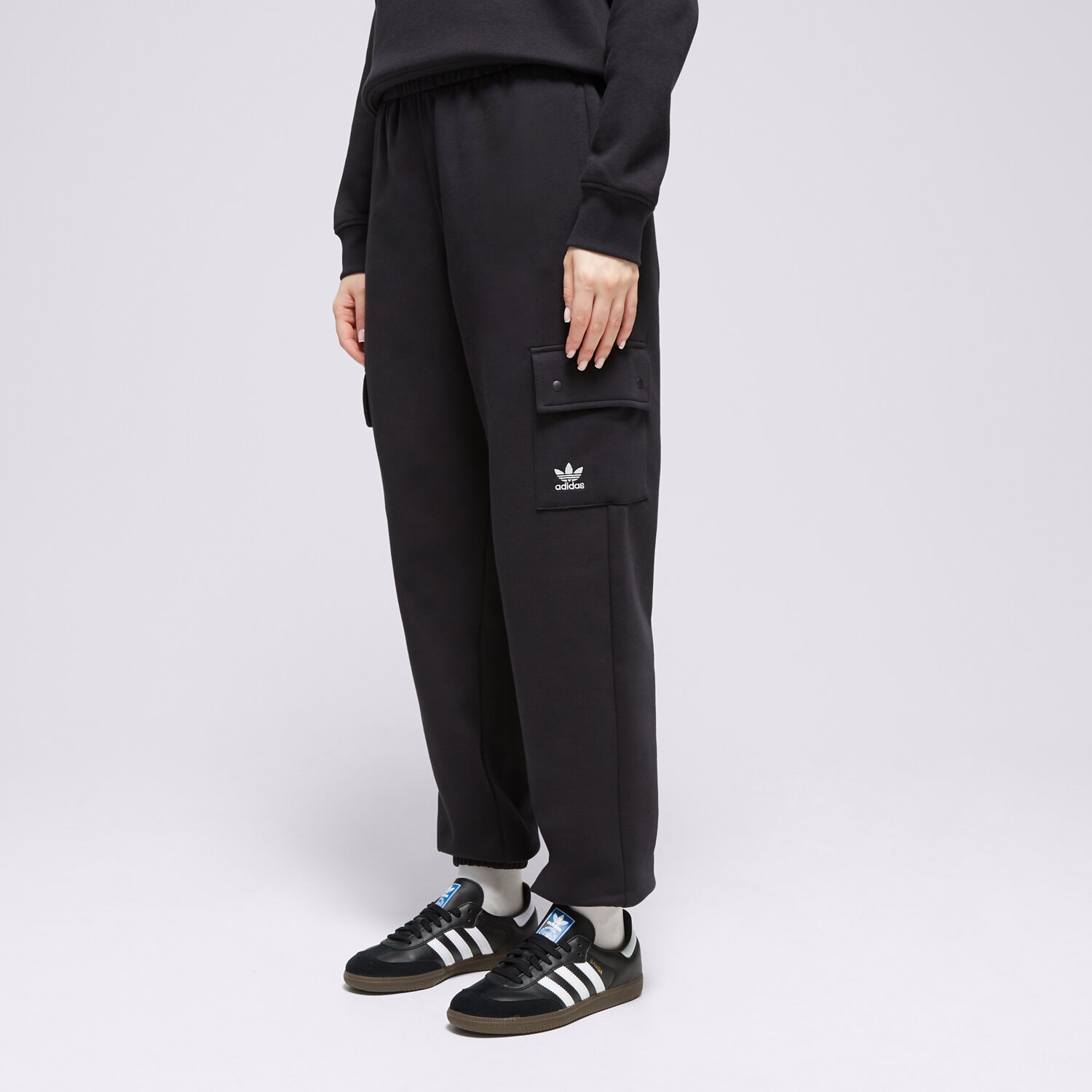 Spodnie sportowe damskie ADIDAS SPODNIE CARGO JOGGER IT7576 CZARNY