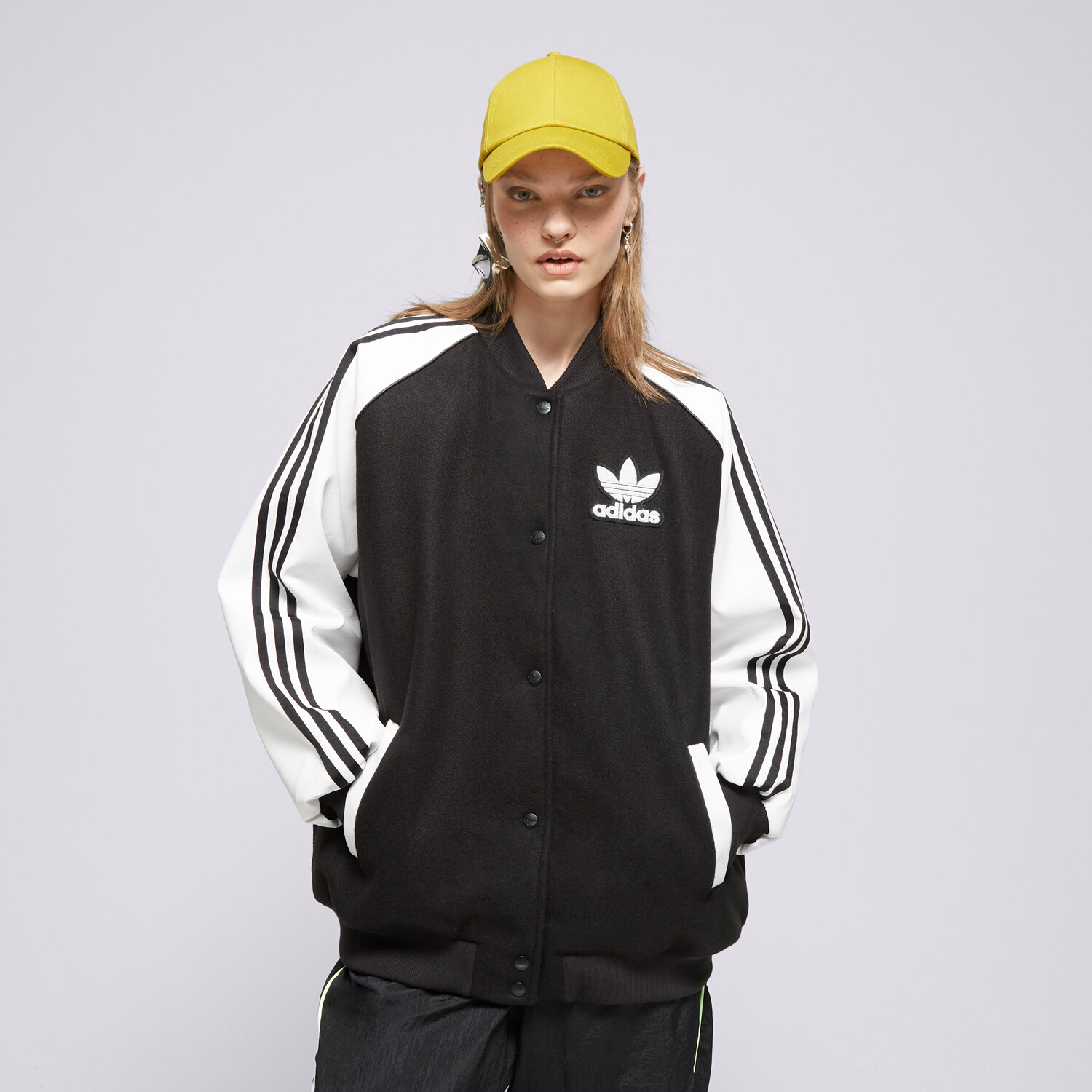 Kurtka wiosenna / jesienna damska ADIDAS KURTKA SST VRCT JKT IR5519 BIAŁY