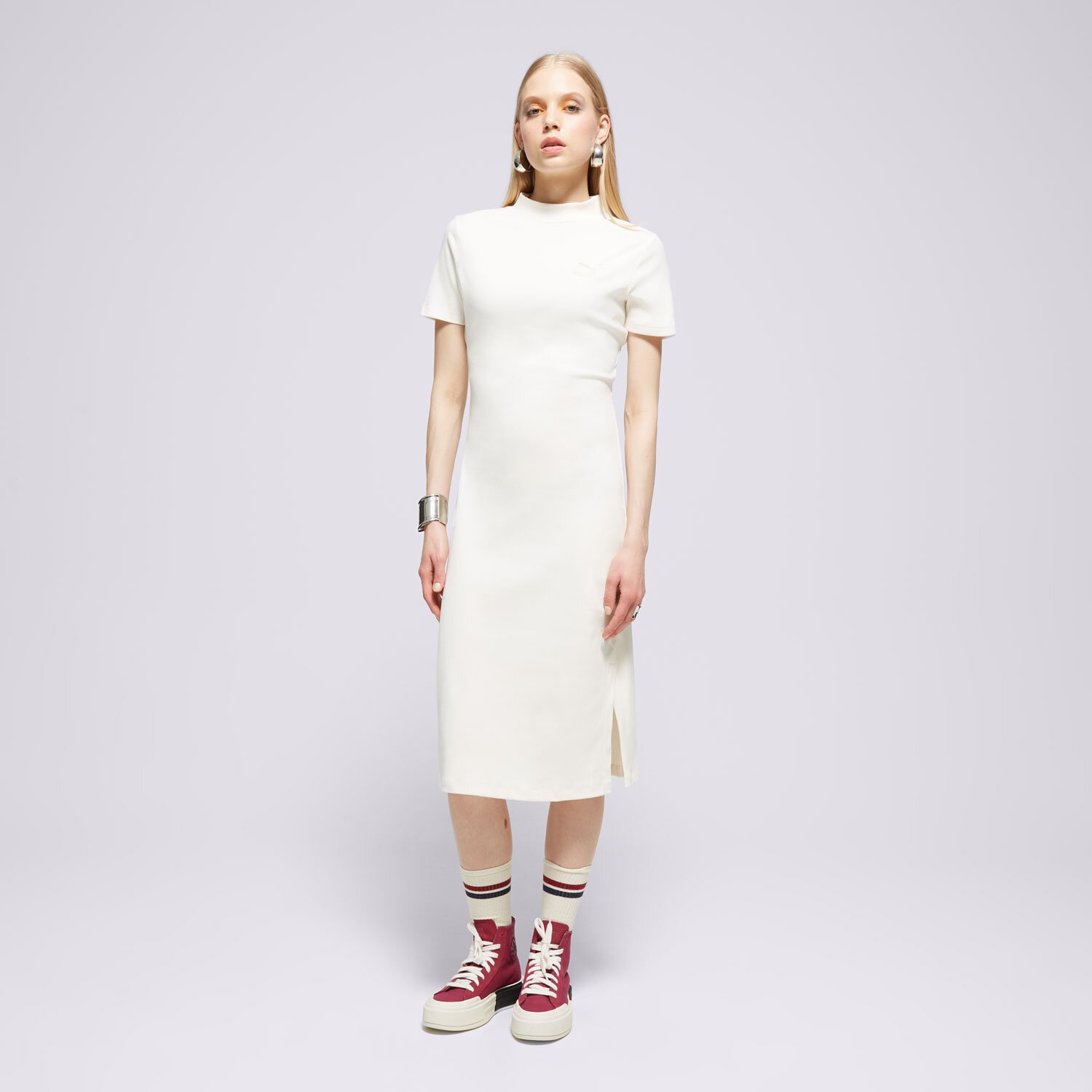 Modna sukienka sportowa PUMA SUKIENKA CLASSICS RIBBED 62425699 BEŻOWY