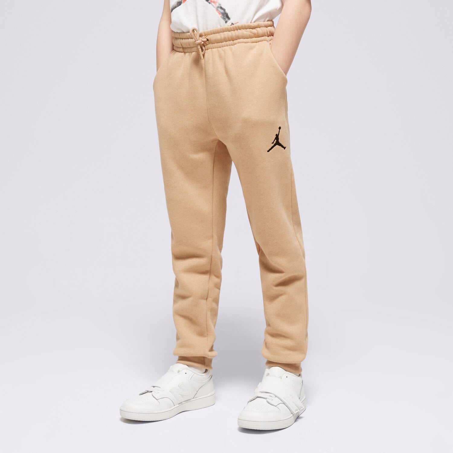 Sportowe spodnie dziecięce JORDAN SPODNIE MJ ESSENTIALS PANT BOY 95C549-X0L BRĄZOWY