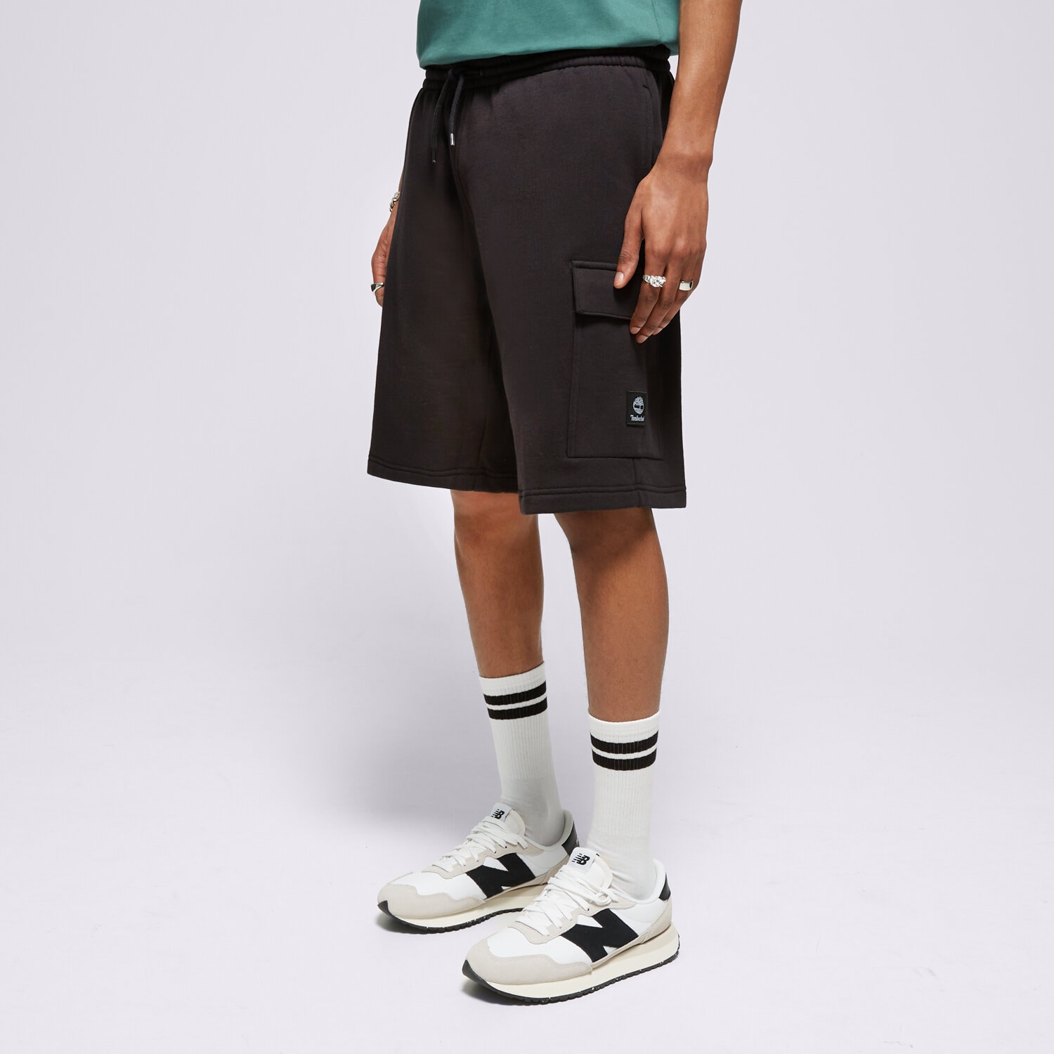 Krótkie spodenki, szorty męskie TIMBERLAND SZORTY NEW WOVEN BADGE CARGO TB0A5RBT0011 CZARNY