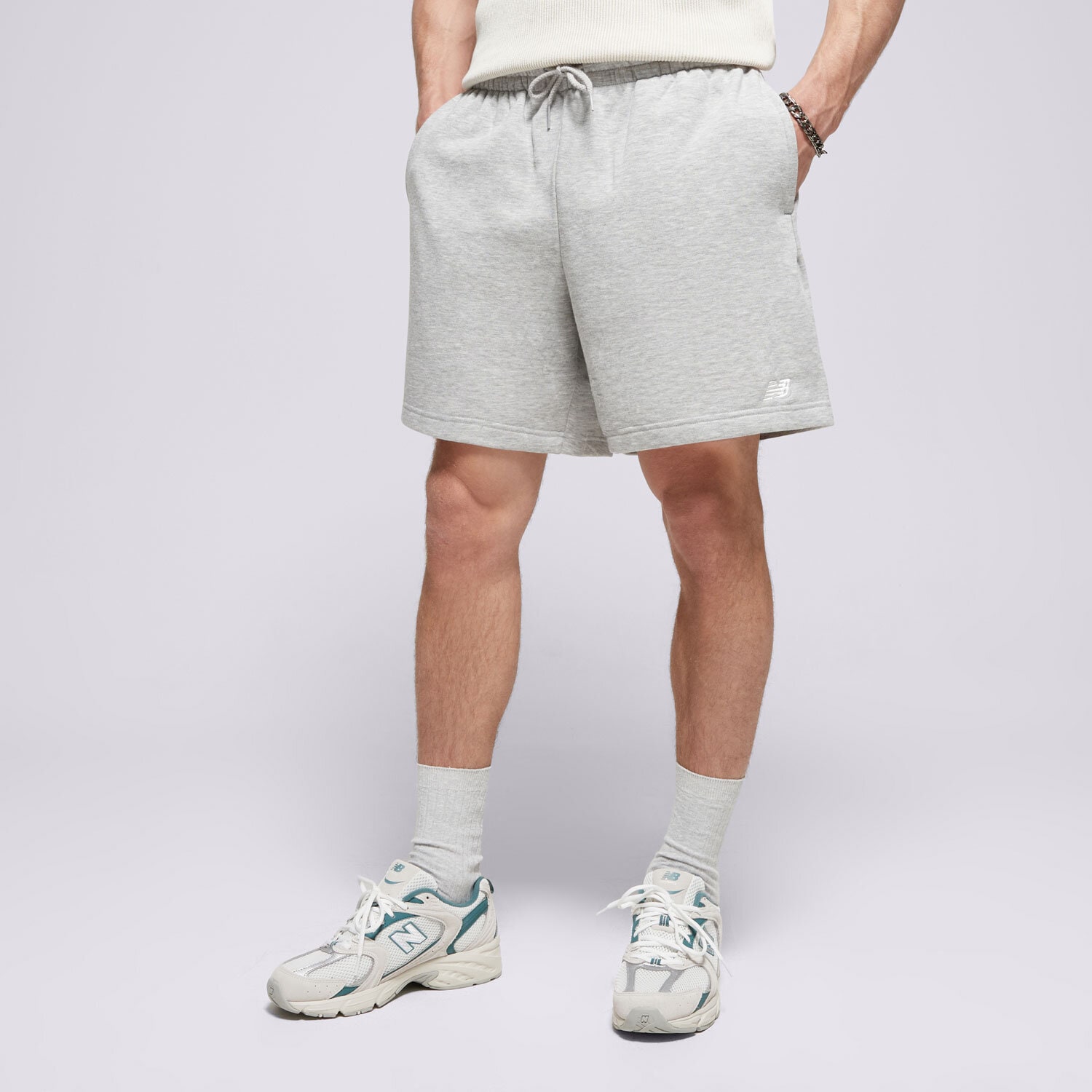 Krótkie spodenki, szorty męskie NEW BALANCE SZORTY SPORT ESSENTIALS MS41520AG SZARY