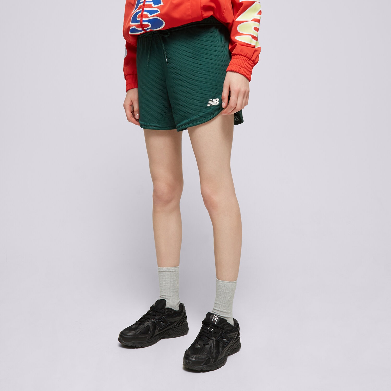 Krótkie spodenki, szorty damskie NEW BALANCE SZORTY ATHLETICS MESH WS41510NWG ZIELONY
