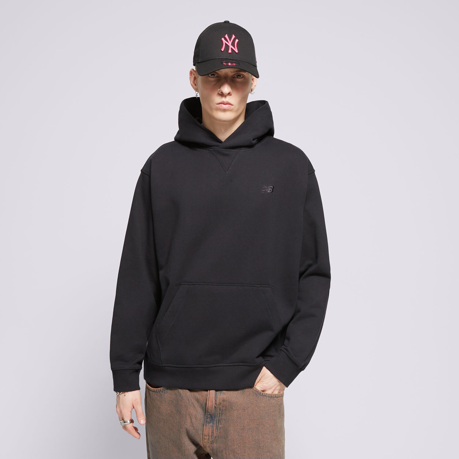 Bluza męska NEW BALANCE BLUZA Z KAPTUREM ATHLETICS MT41534BK CZARNY