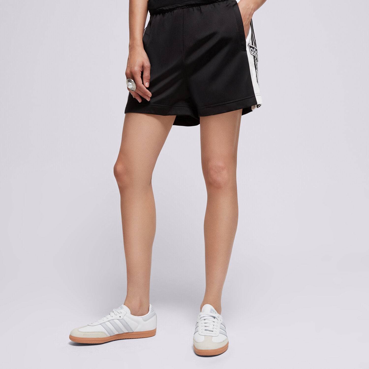 Krótkie spodenki, szorty damskie ADIDAS SZORTY ADIBREAK SHORT IU2518 CZARNY