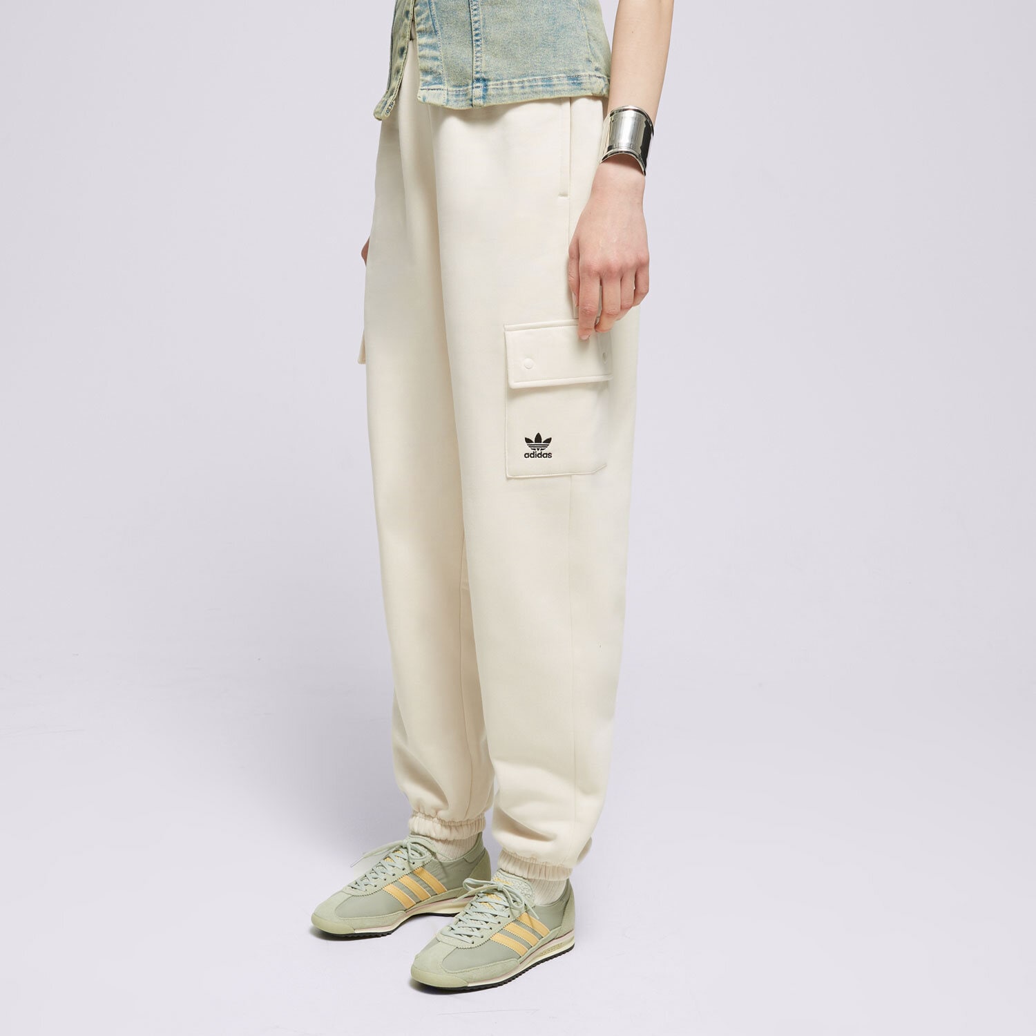 Spodnie sportowe damskie ADIDAS SPODNIE CARGO JOGGER IR5906 BIAŁY