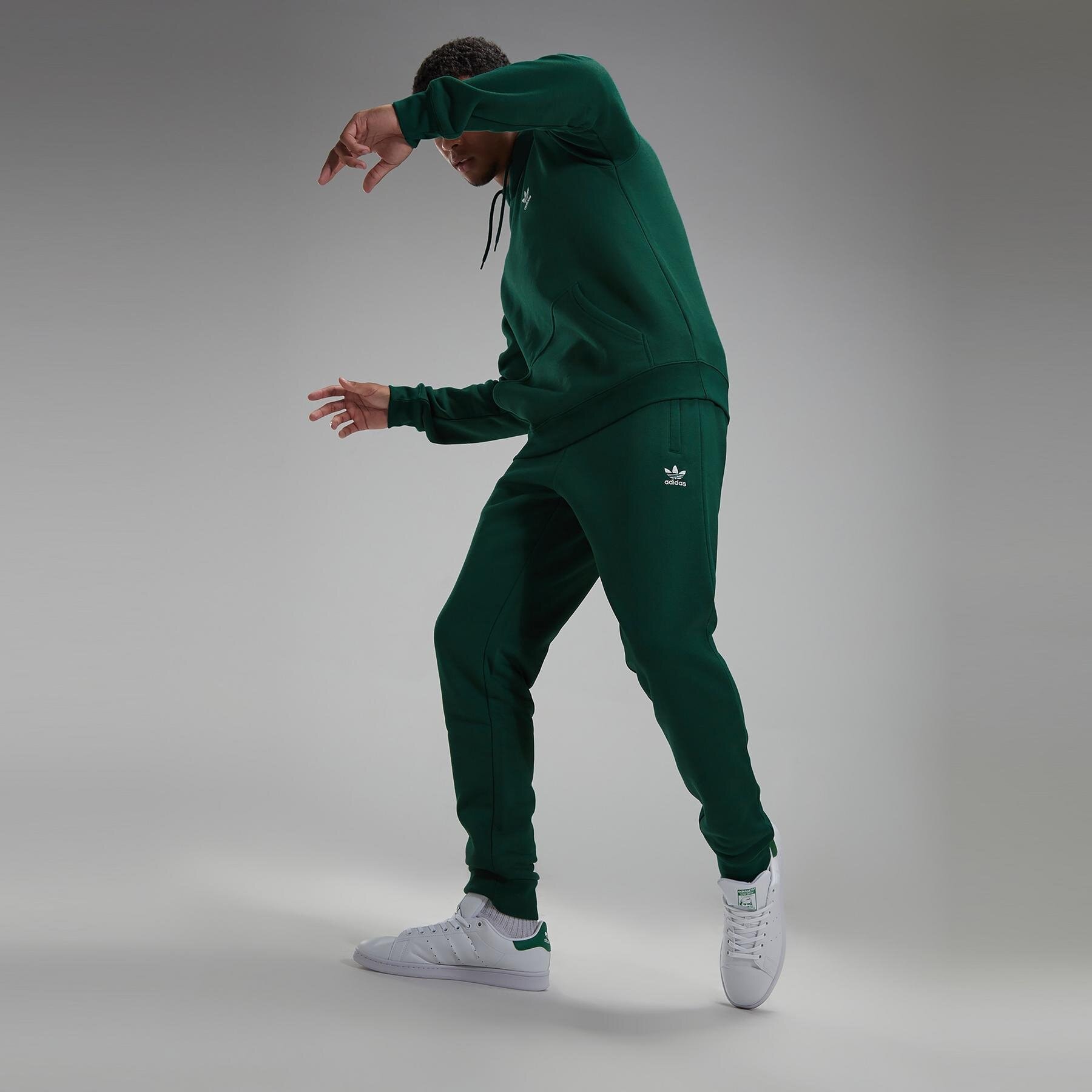 Spodnie sportowe męskie ADIDAS SPODNIE TREF ESS PNT C.GRN IS2244 ZIELONY