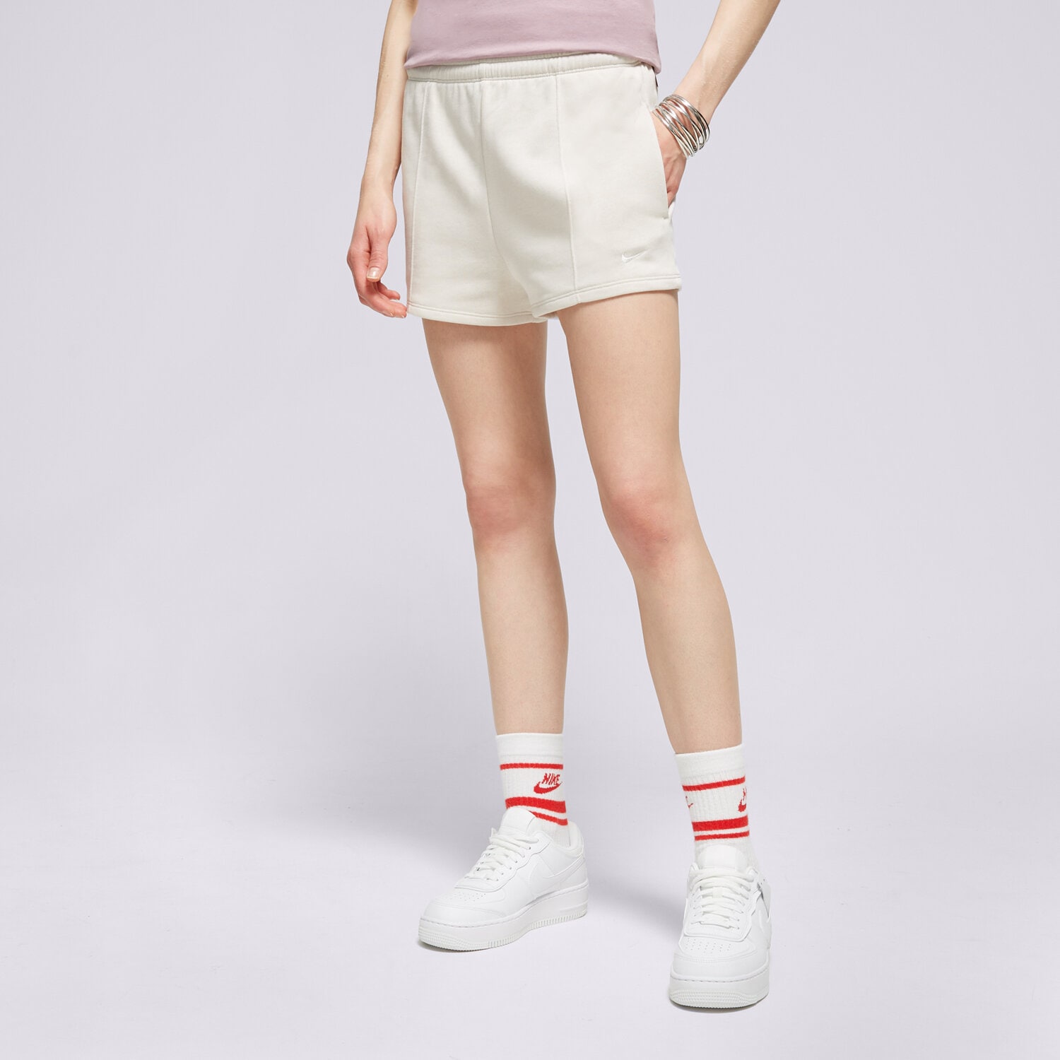 Krótkie spodenki, szorty damskie NIKE SZORTY W NSW NK CHLL FT HR 2IN SHORT FN2455-104 BRĄZOWY