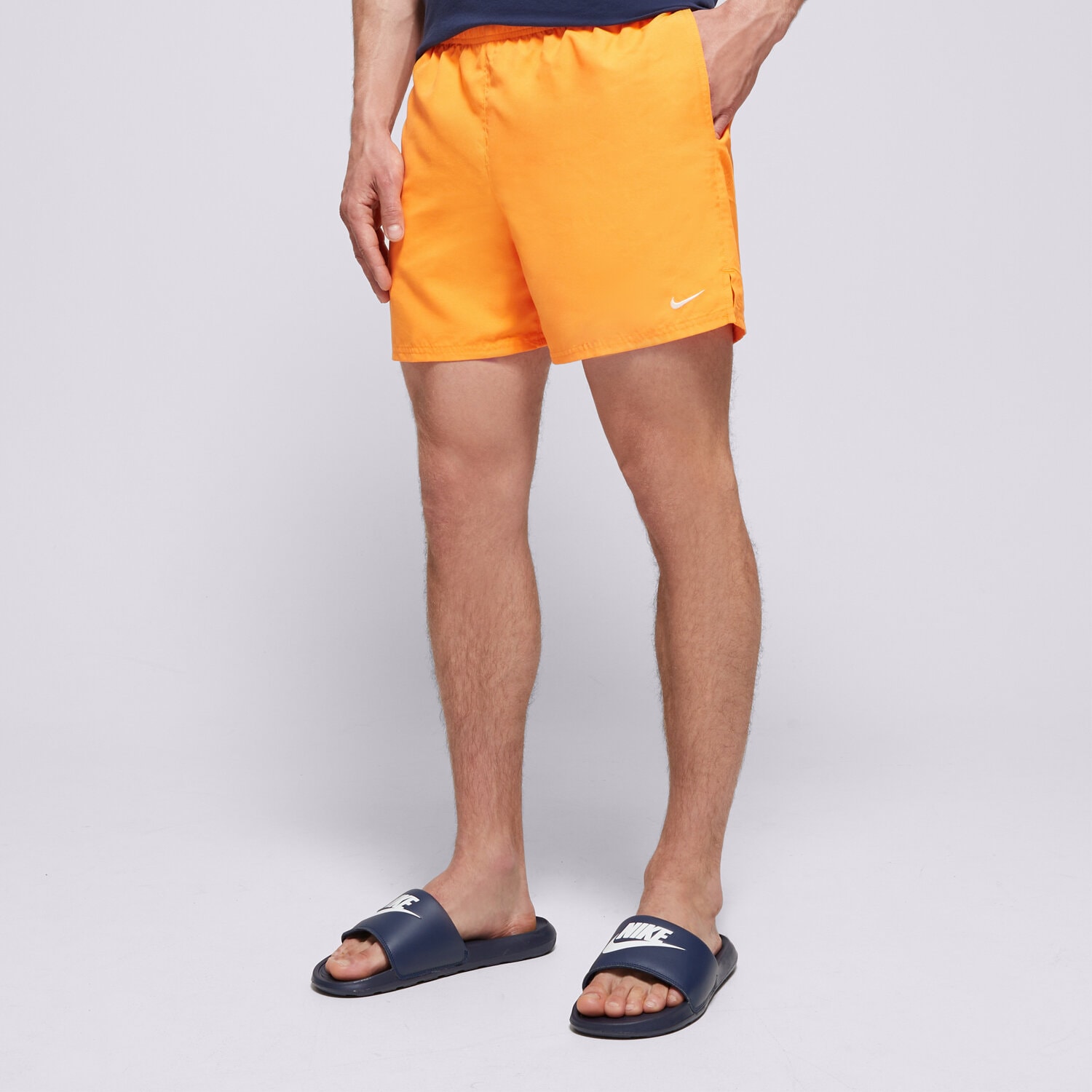 Krótkie spodenki, szorty męskie NIKE SWIM SZORTY NIKE ESSENTIAL 5" SHORTS NESSA560-811 POMARAŃCZOWY