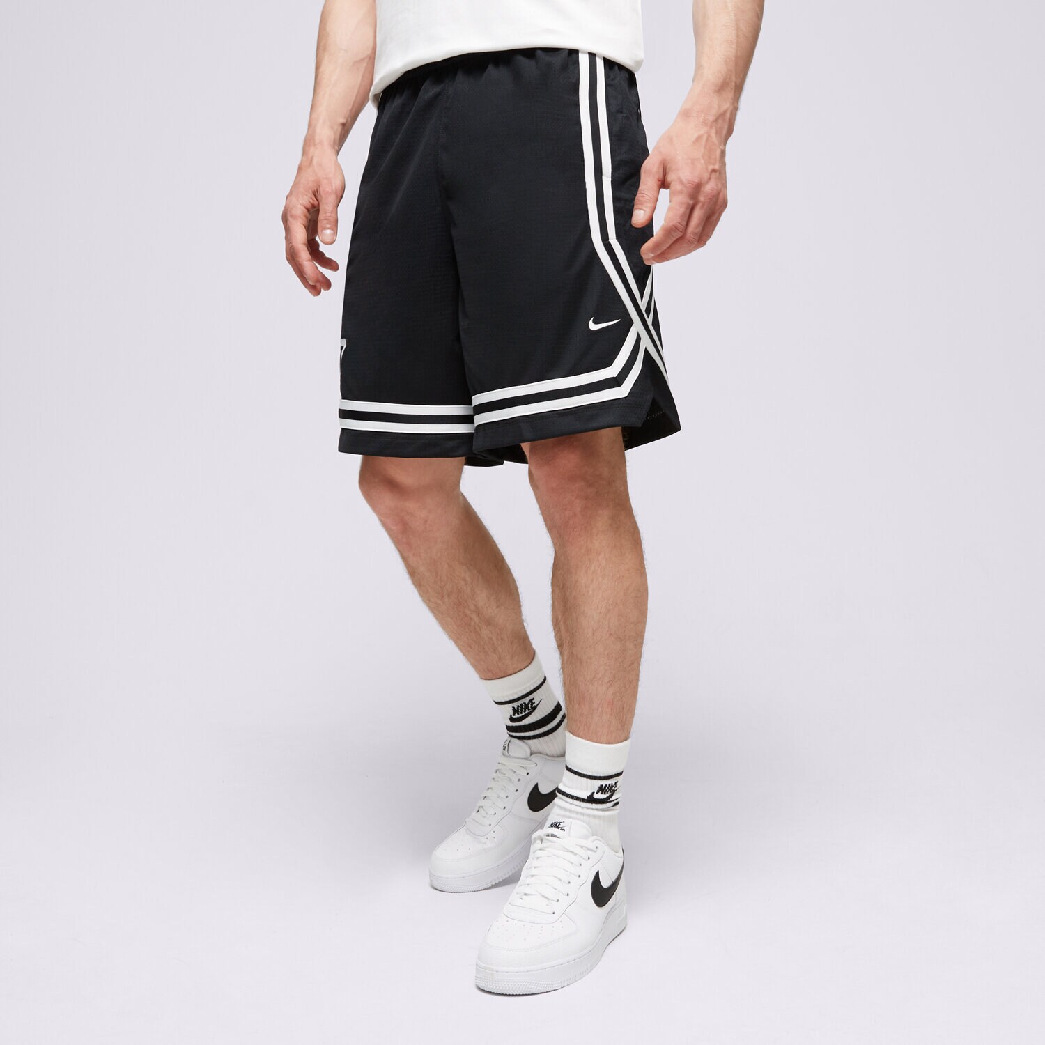 Krótkie spodenki, szorty męskie NIKE SZORTY M NK DF DNA CRSOVR 8IN SSNL FN2883-010 CZARNY