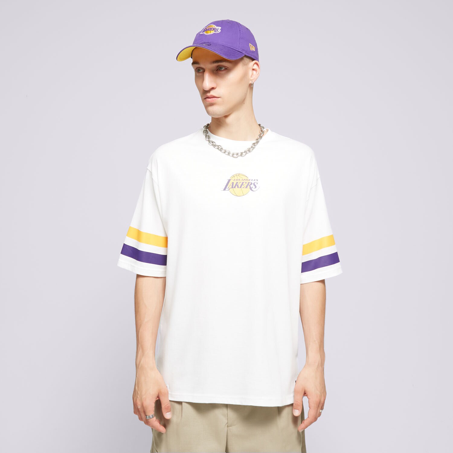 Koszulka, t-shirt sportowy męski NEW ERA T-SHIRT NBA ARCH GRPHC BP OS LAKERS LOS ANGELES LAKE 60502585 BIAŁY