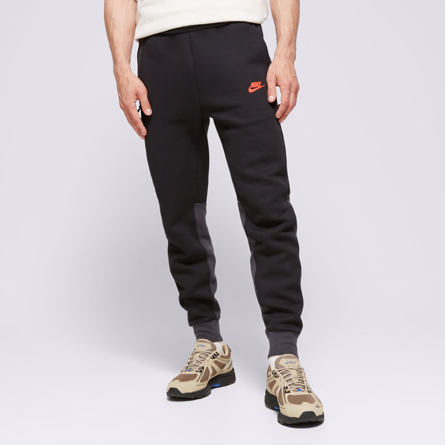 Spodnie sportowe męskie NIKE SPODNIE M NK TCH FLC JGGR TECH FB8002-013 CZARNY