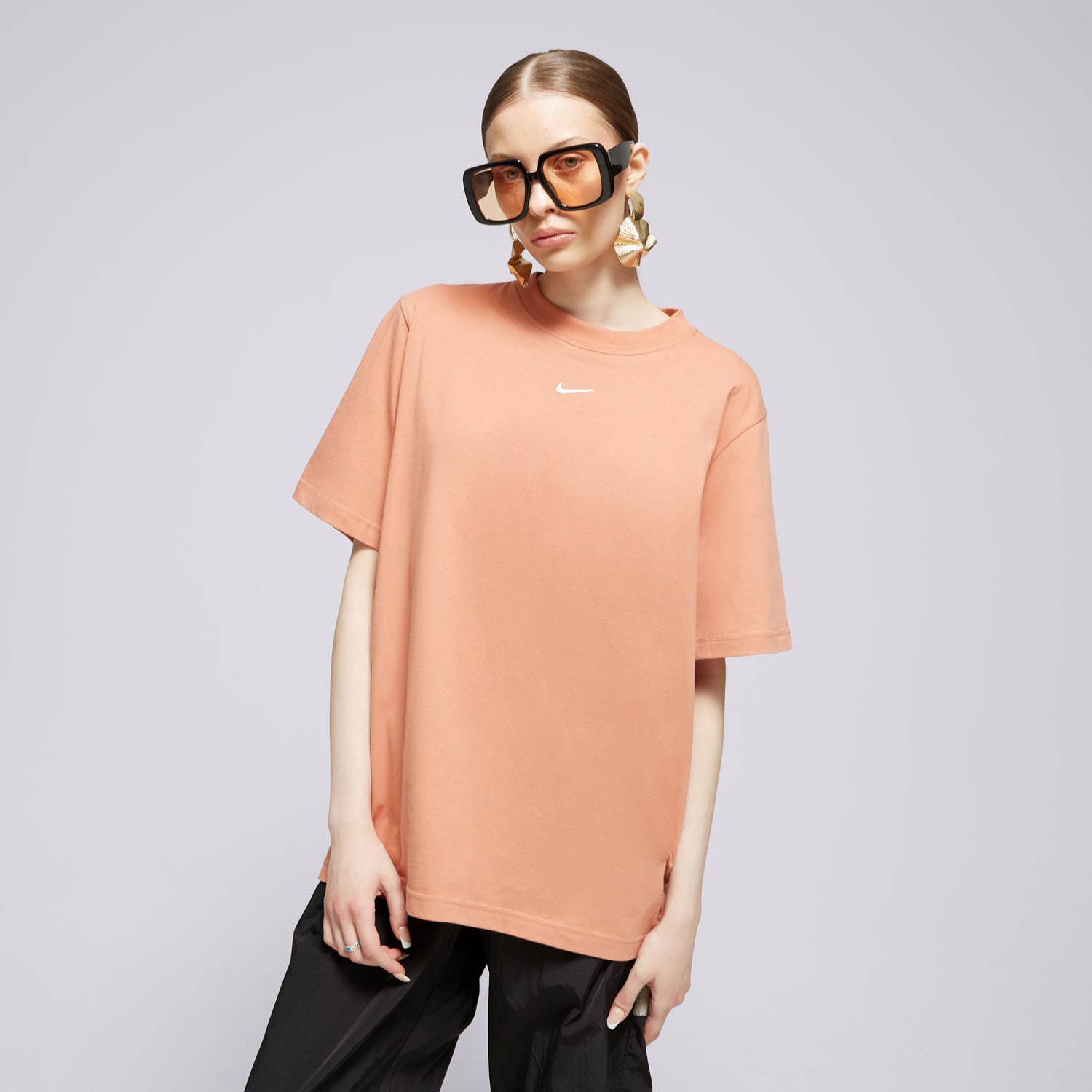 Koszulka, t-shirt damski NIKE T-SHIRT W NSW TEE ESSNTL LBR FD4149-212 KORALOWY