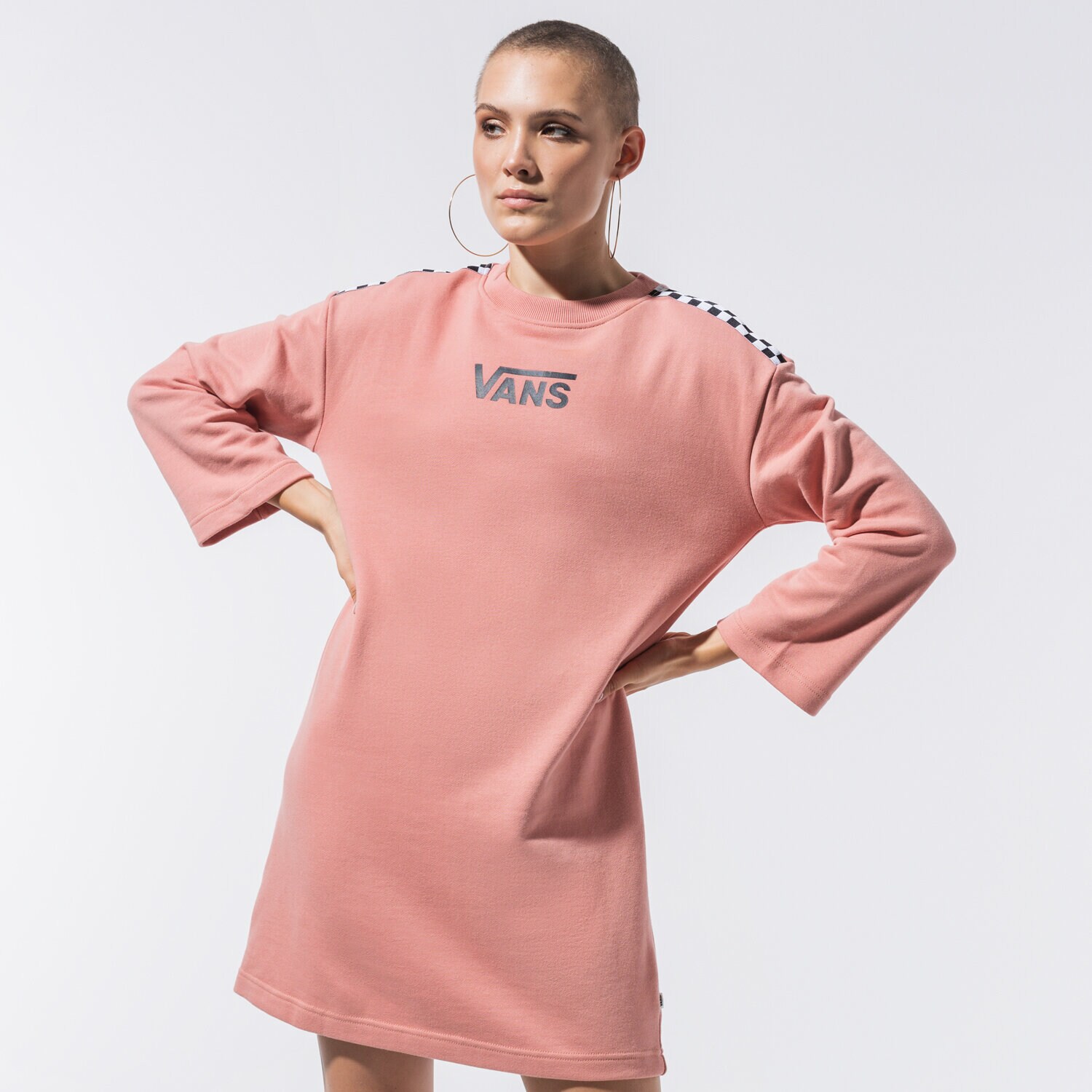 Modna sukienka sportowa VANS SUKIENKA CHROMO II DRESS VN0A47YGZLS1 RÓŻOWY