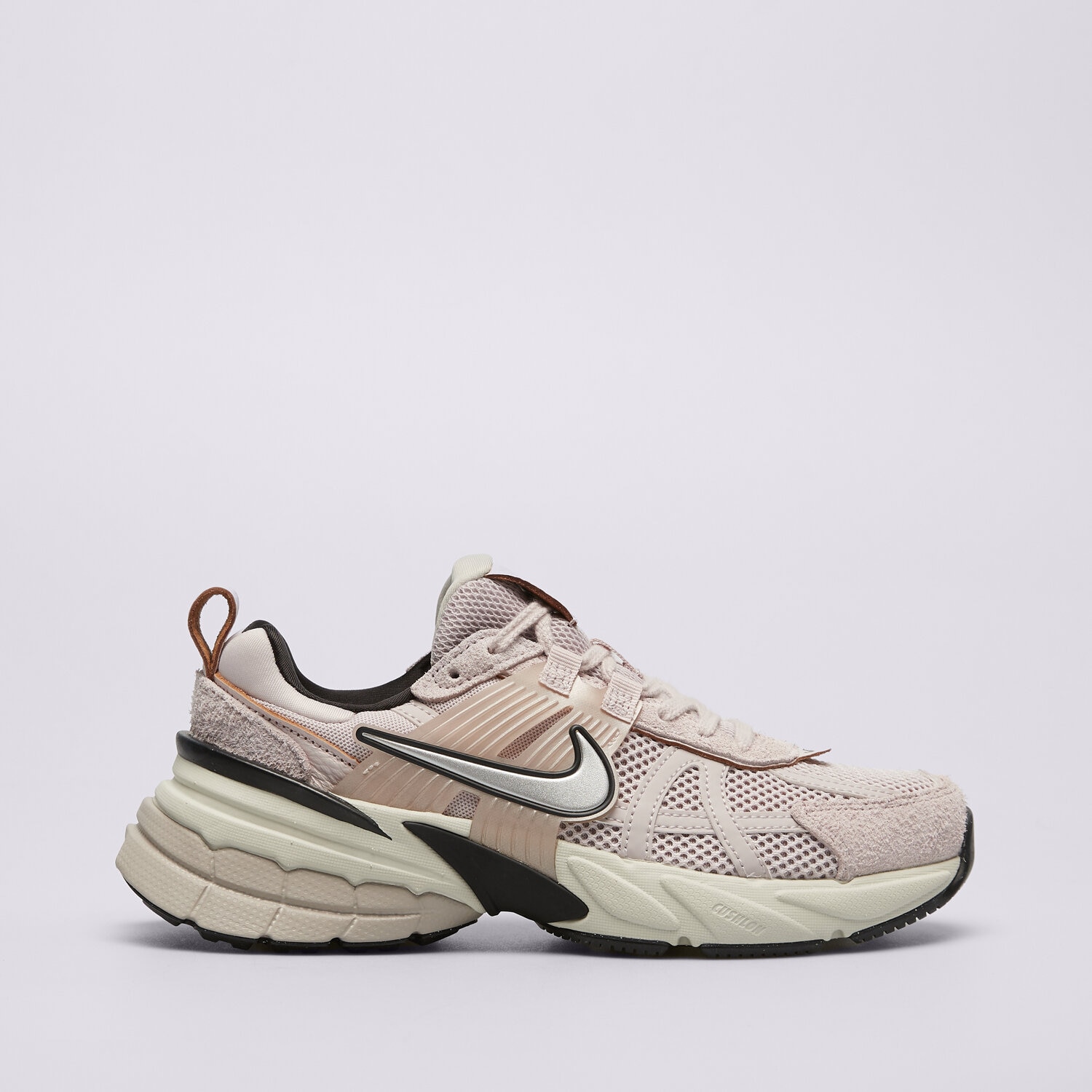 Buty sneakersy damskie NIKE W V2K RUN FN6703-001 FIOLETOWY