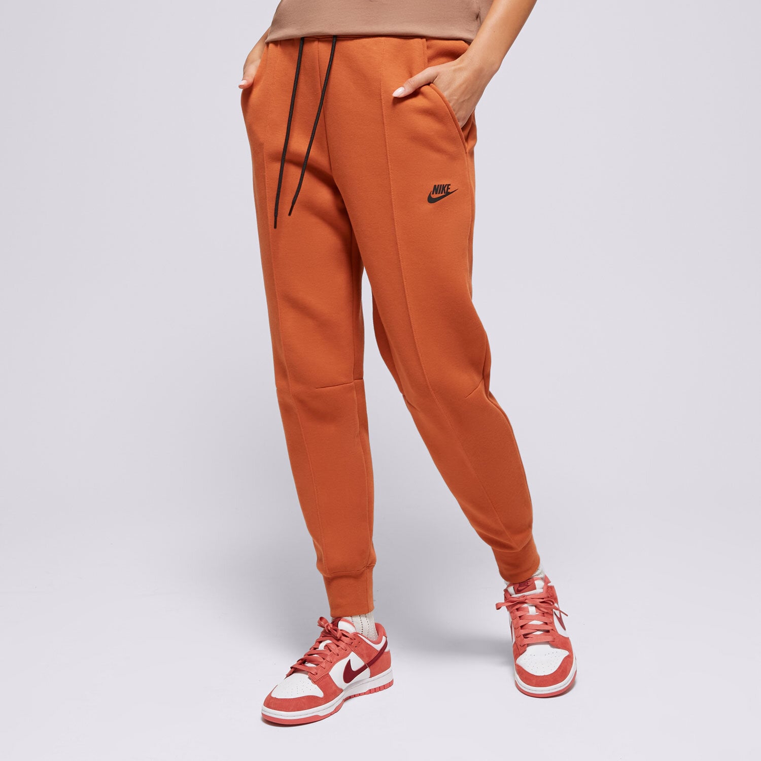 Spodnie sportowe damskie NIKE SPODNIE W NSW TCH FLC MR JGGR FB8330-825 POMARAŃCZOWY
