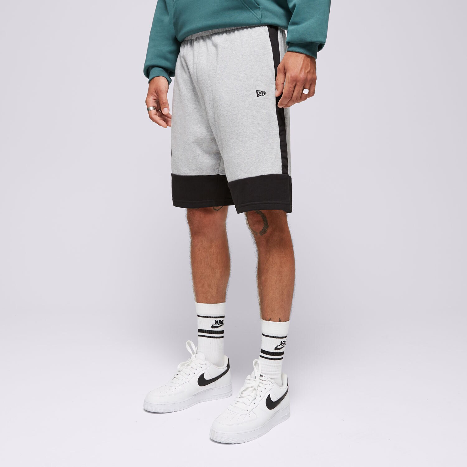 Krótkie spodenki, szorty męskie NEW ERA SZORTY NBA COLOUR BLOCK NETS BROOKLYN NETS 60502655 BIAŁY
