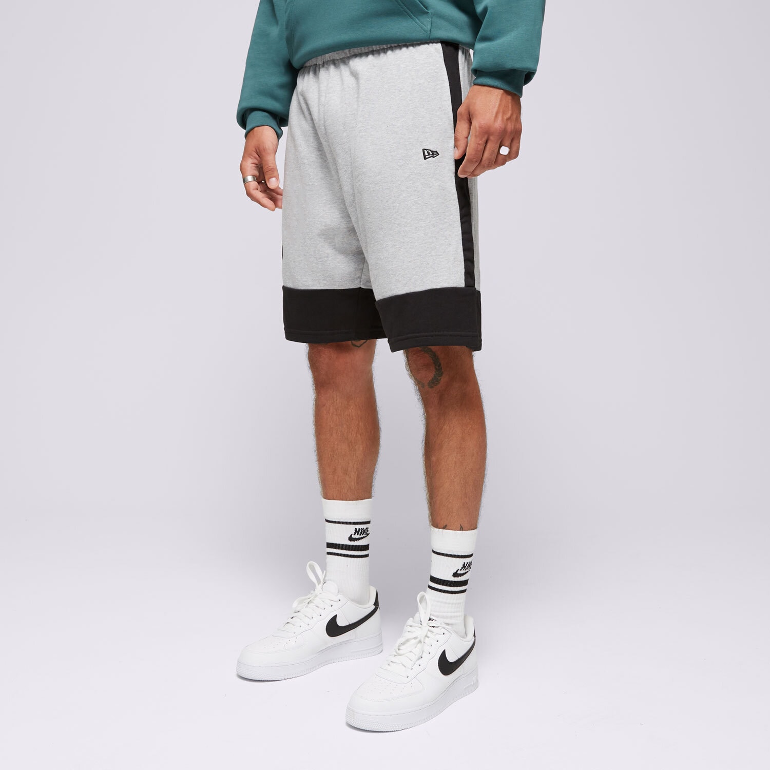 Krótkie spodenki, szorty męskie NEW ERA SZORTY NBA COLOUR BLOCK NETS BROOKLYN NETS 60502655 BIAŁY