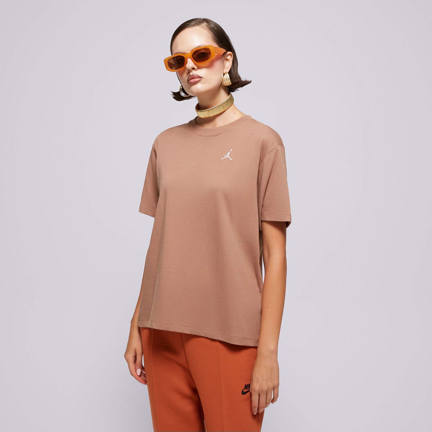 Koszulka, t-shirt damski T SHIRT W JORDAN ESSEN GF TEE CORE 23 FN4500-256 BRĄZOWY
